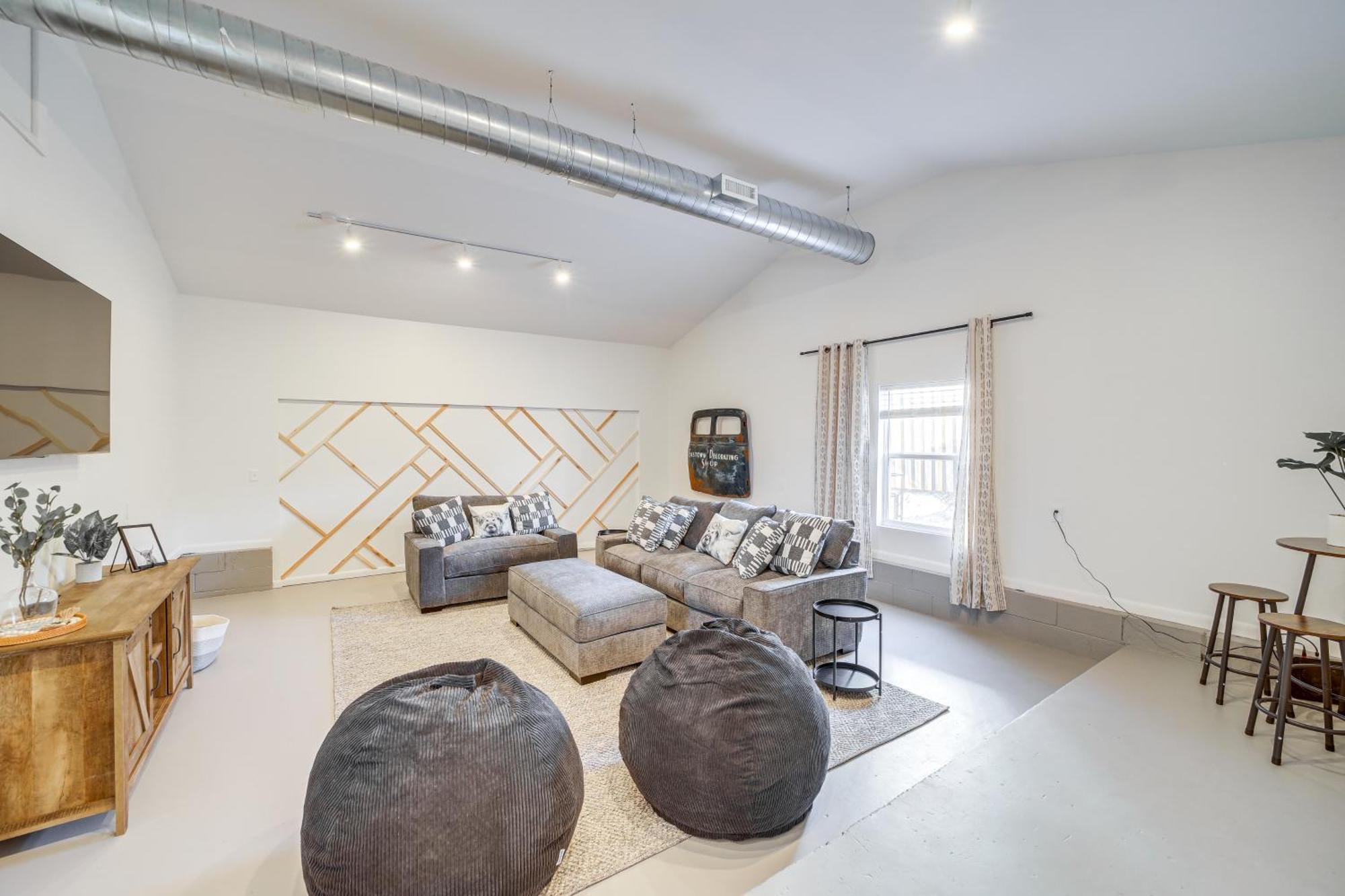 Charming Vacation With Patio! Holiday home