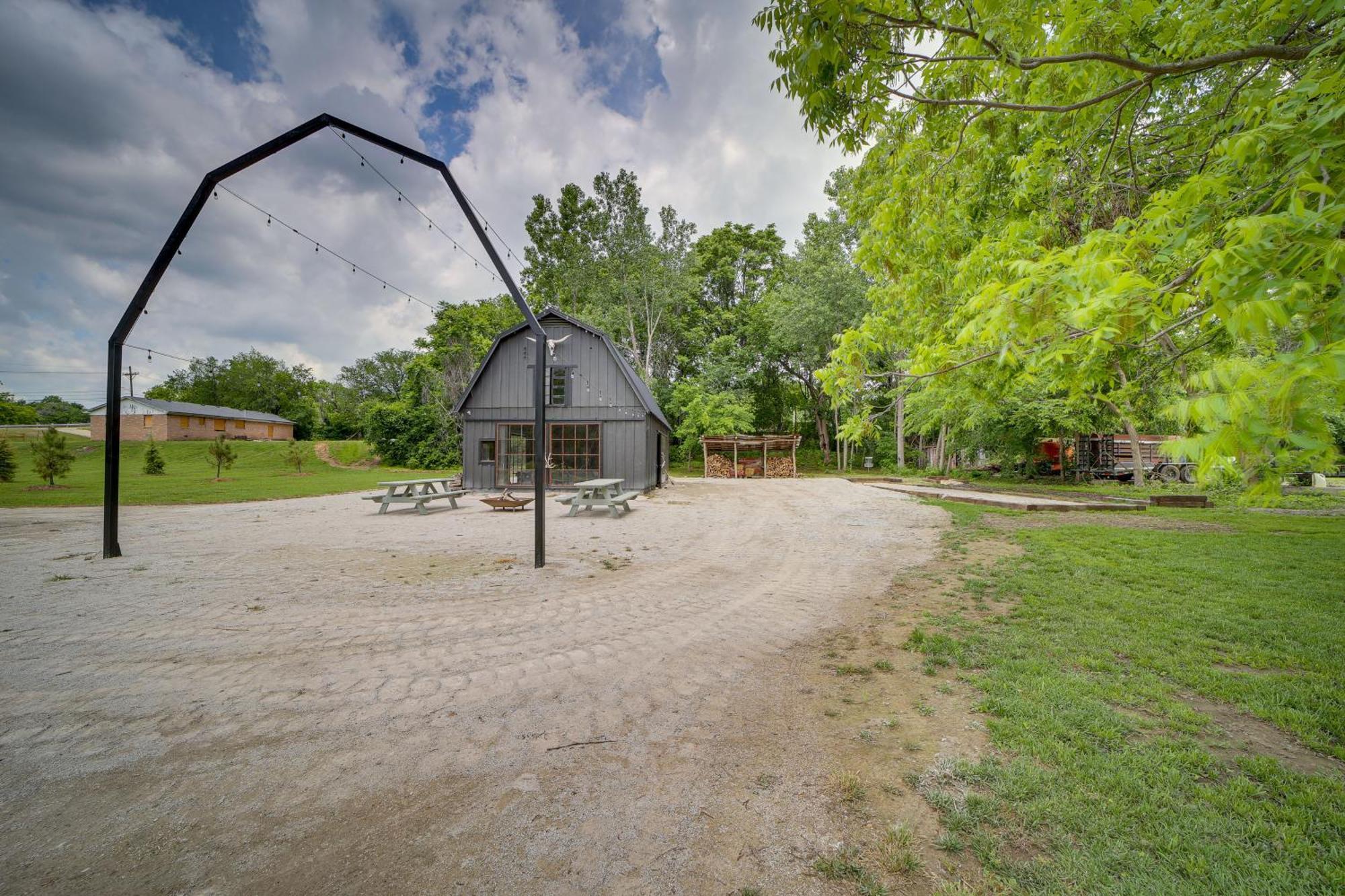 Holiday home Charming Vacation With Patio! Tulsa