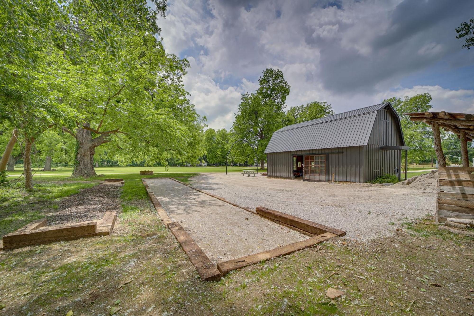 Charming Vacation With Patio! Holiday home