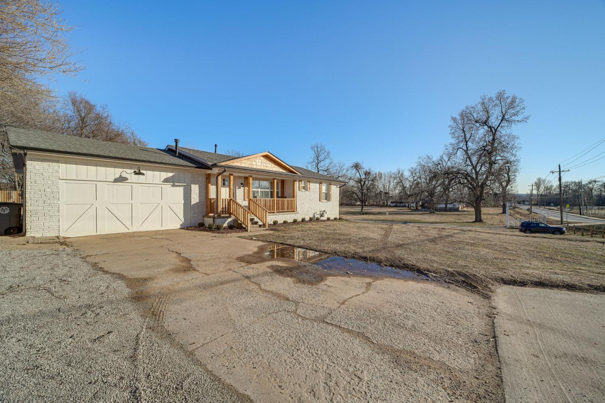 Charming Vacation With Patio! Holiday home Tulsa