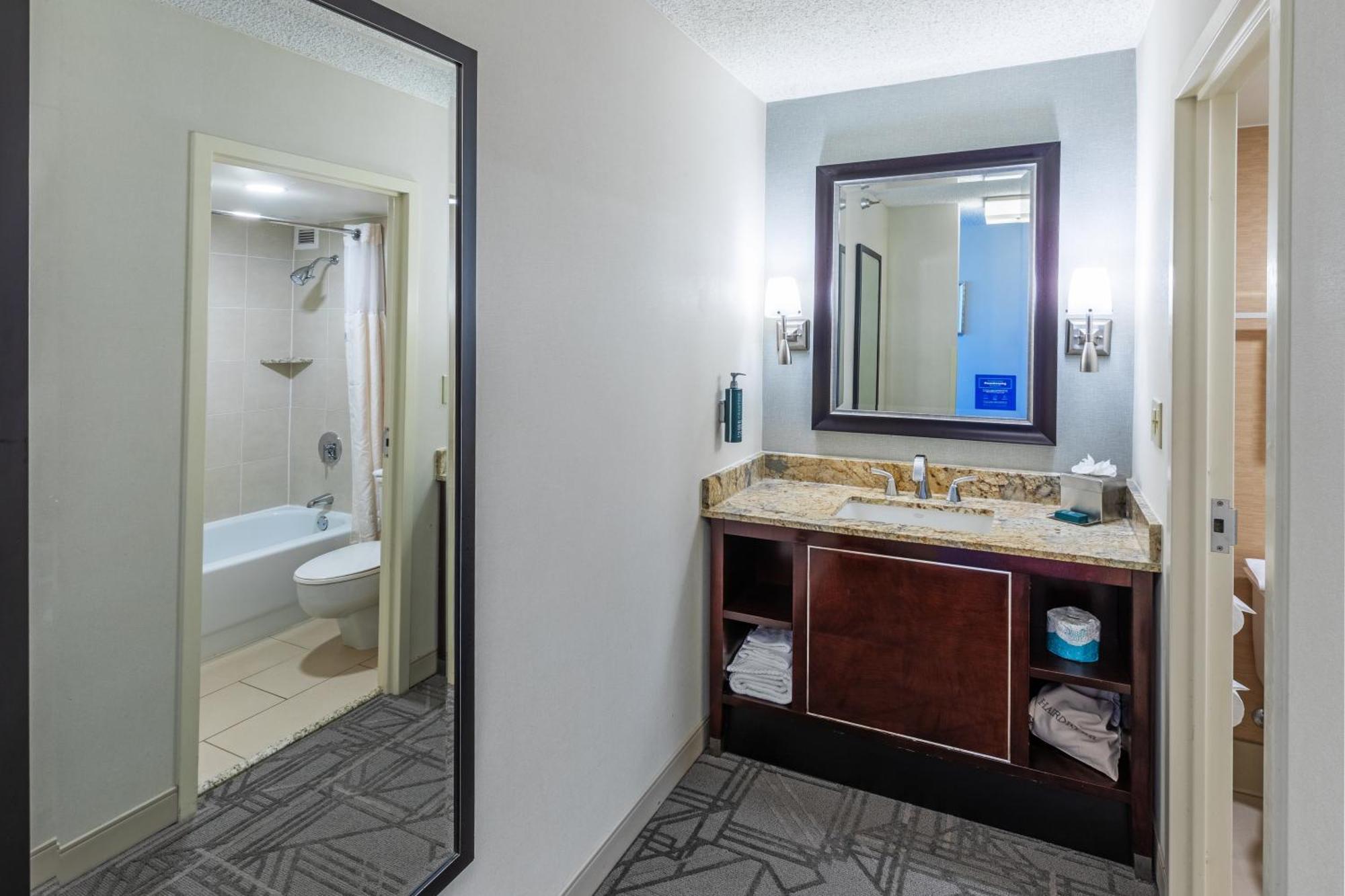 Doubletree By Hilton Downtown 4*