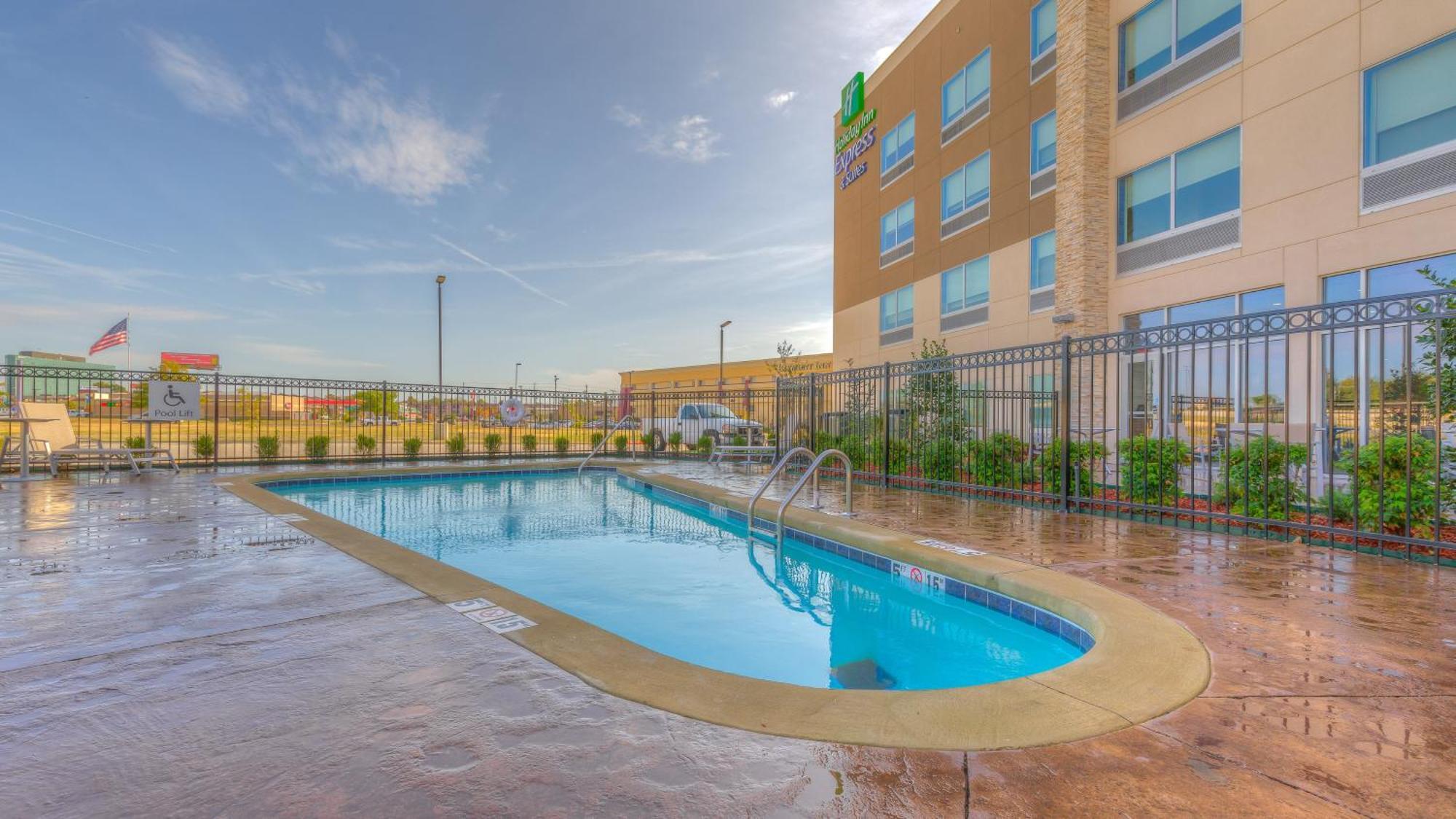 Express & Midtown By Ihg Hotel