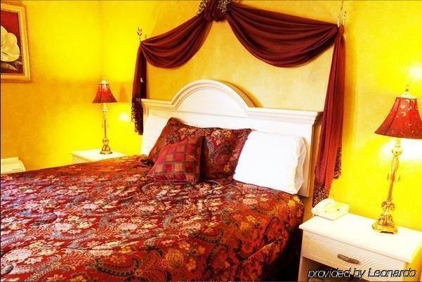 Oyo Townhouse Woodland Hills