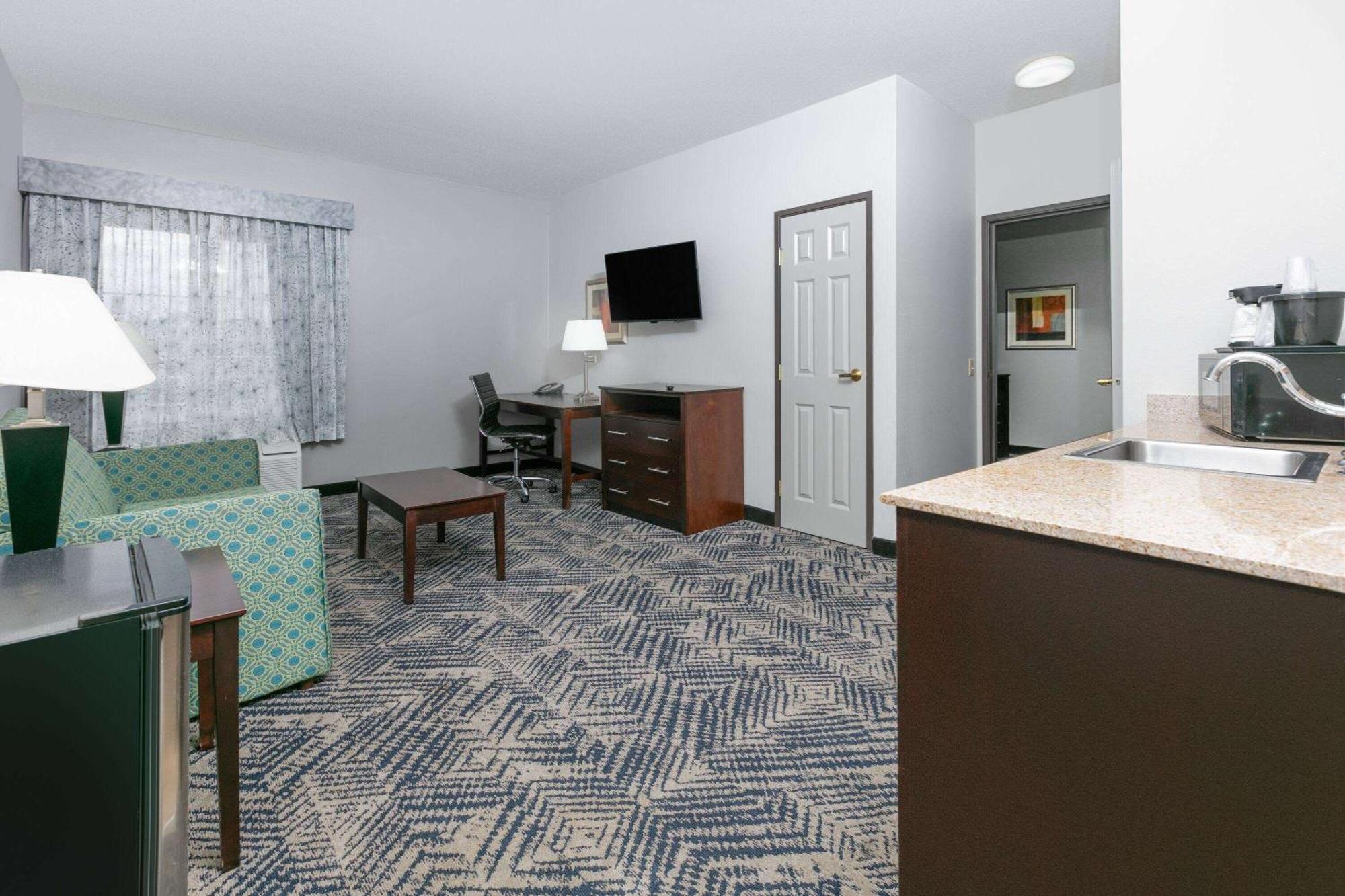 La Quinta By Wyndham Airport / Expo Square Hotel Tulsa