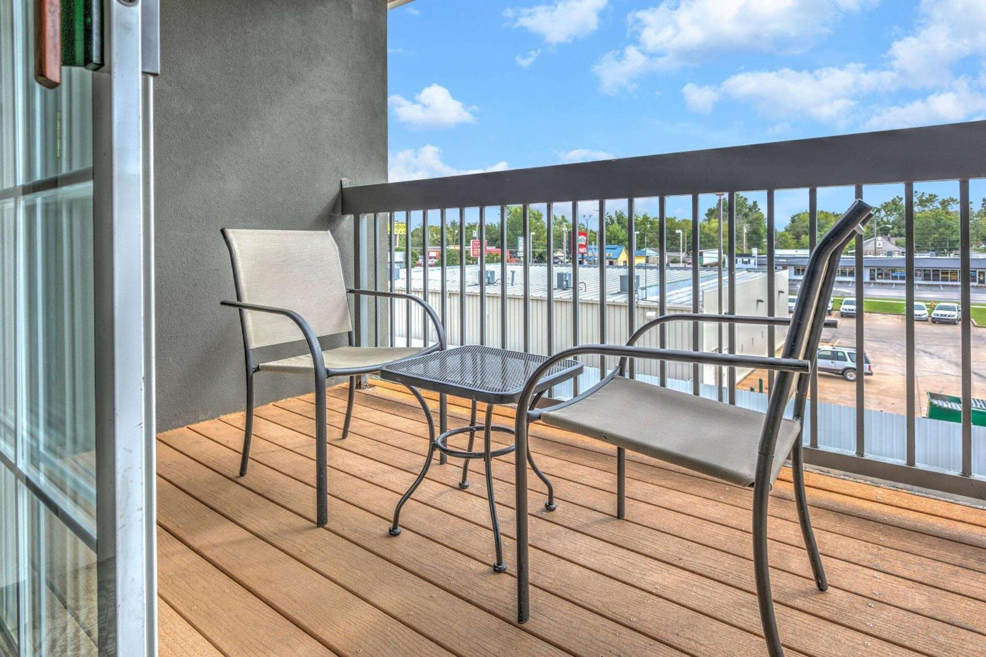 Hotel La Quinta By Wyndham Airport / Expo Square