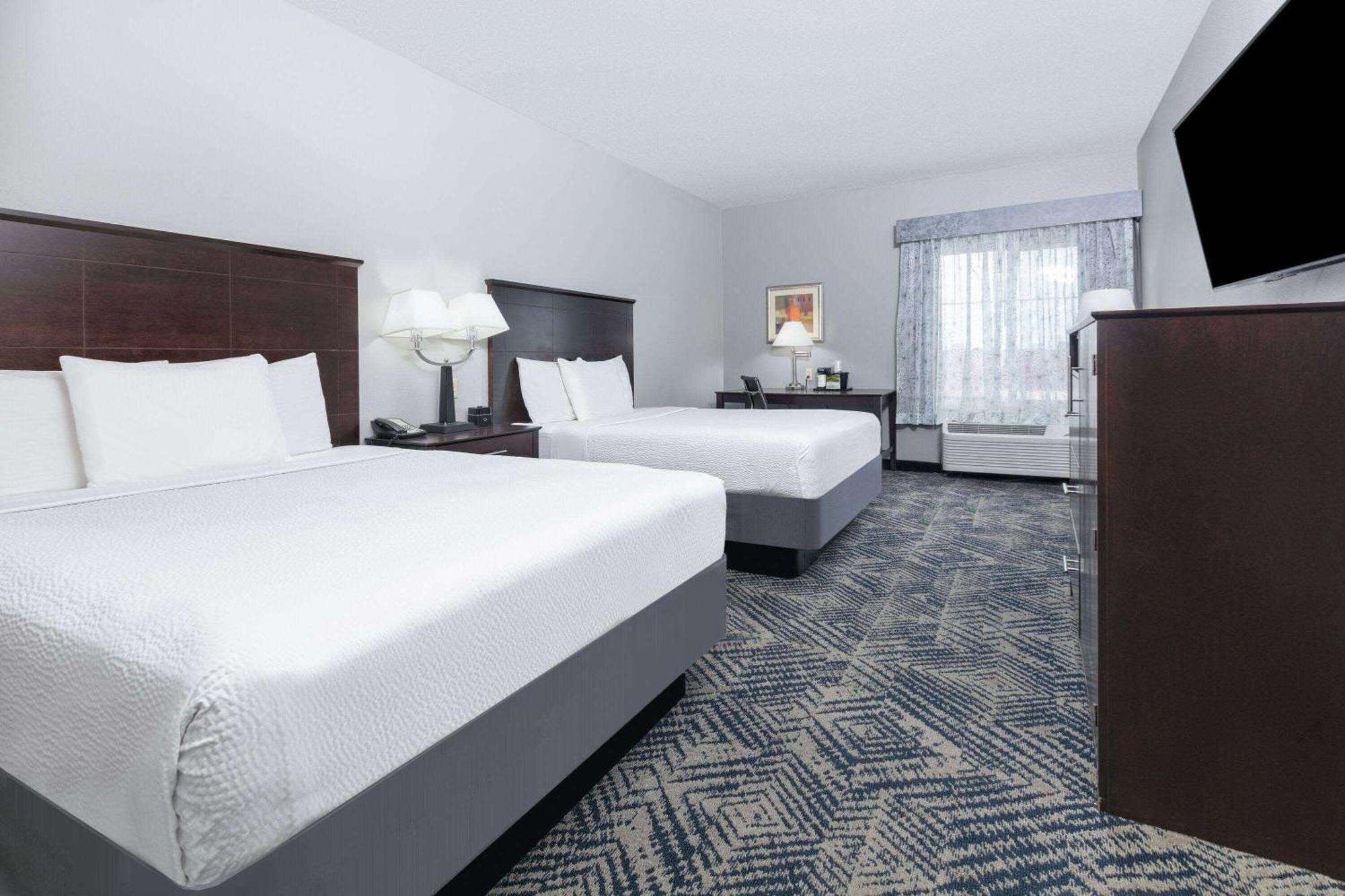La Quinta By Wyndham Airport / Expo Square