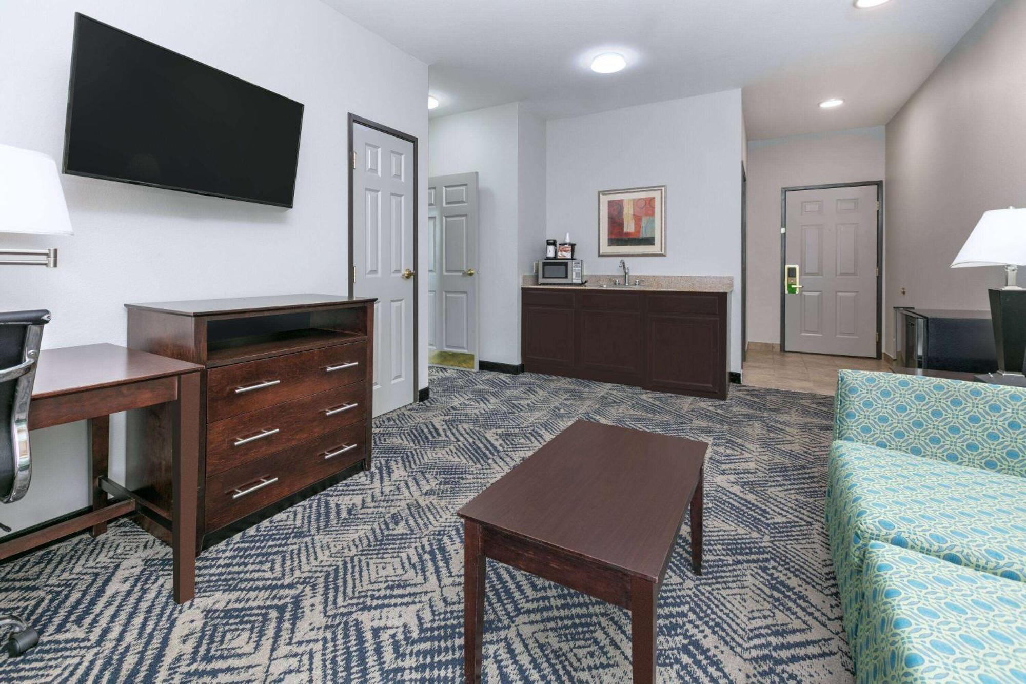 La Quinta By Wyndham Airport / Expo Square Hotel