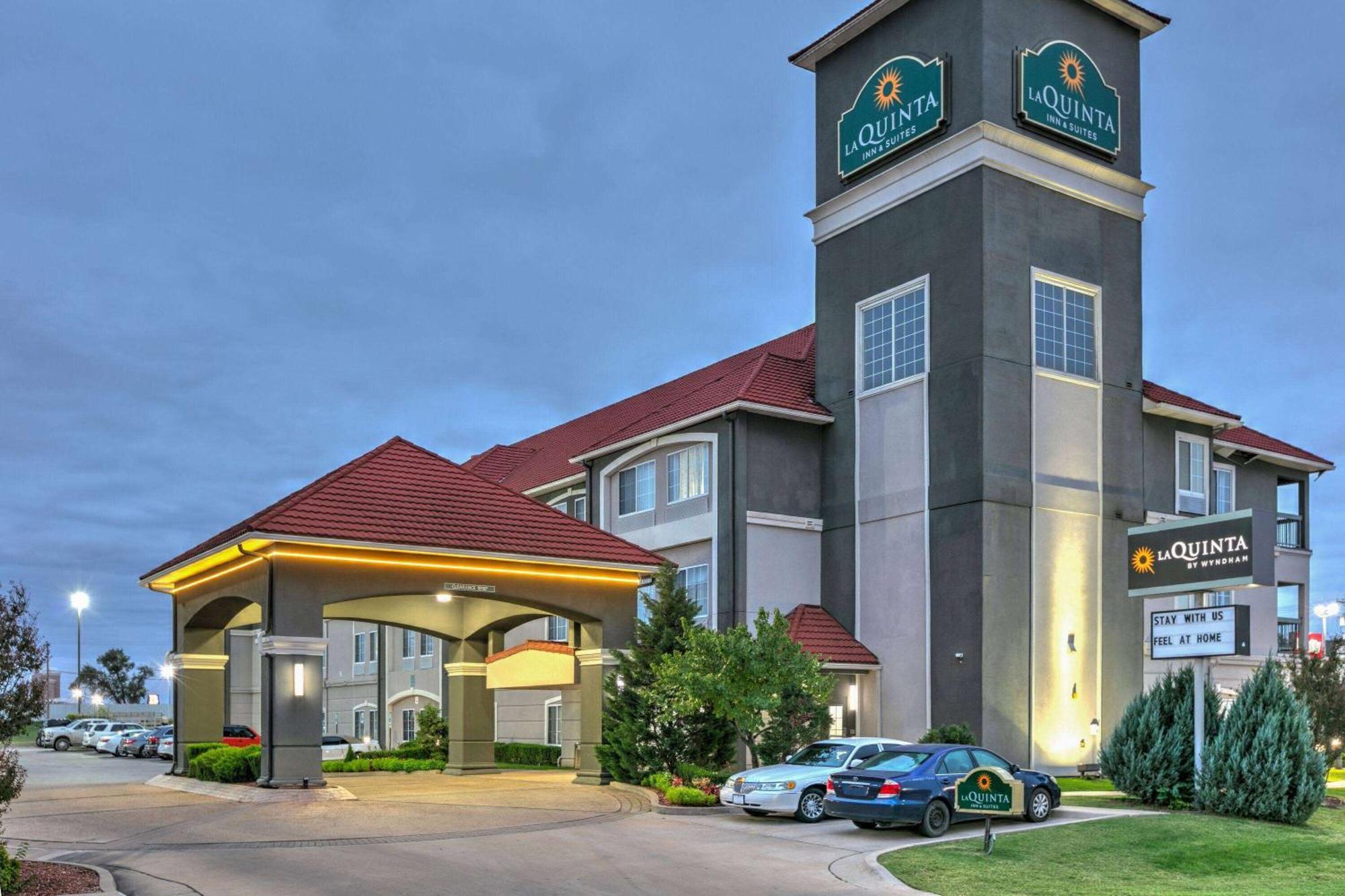 Hotel La Quinta By Wyndham Airport / Expo Square