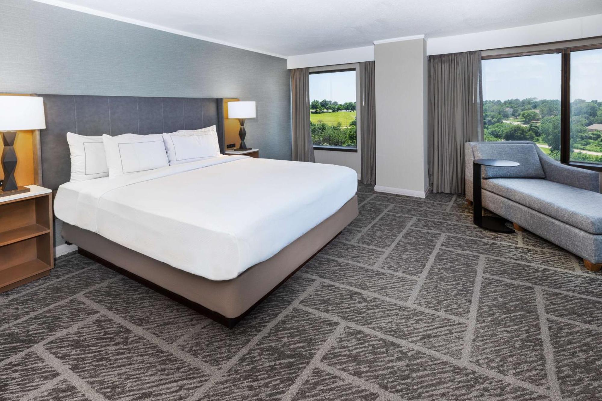 Doubletree By Hilton At Warren Place 3*