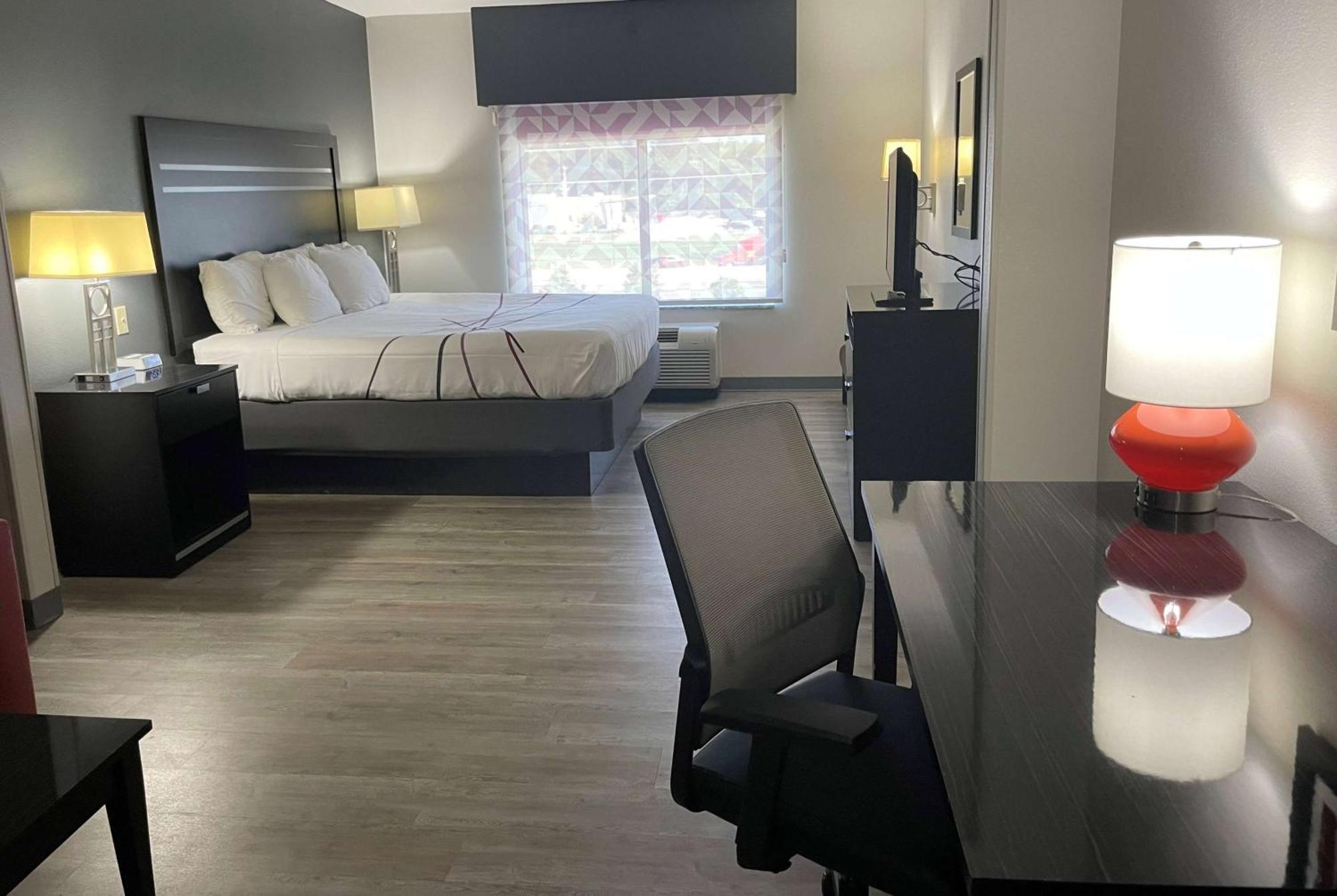 La Quinta & By Wyndham Midtown Hotel