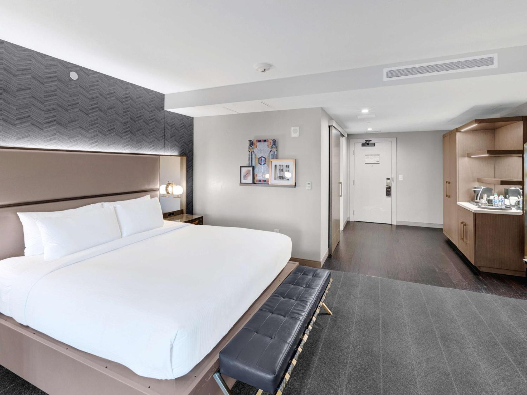 Hotel Club Curio Collection By Hilton