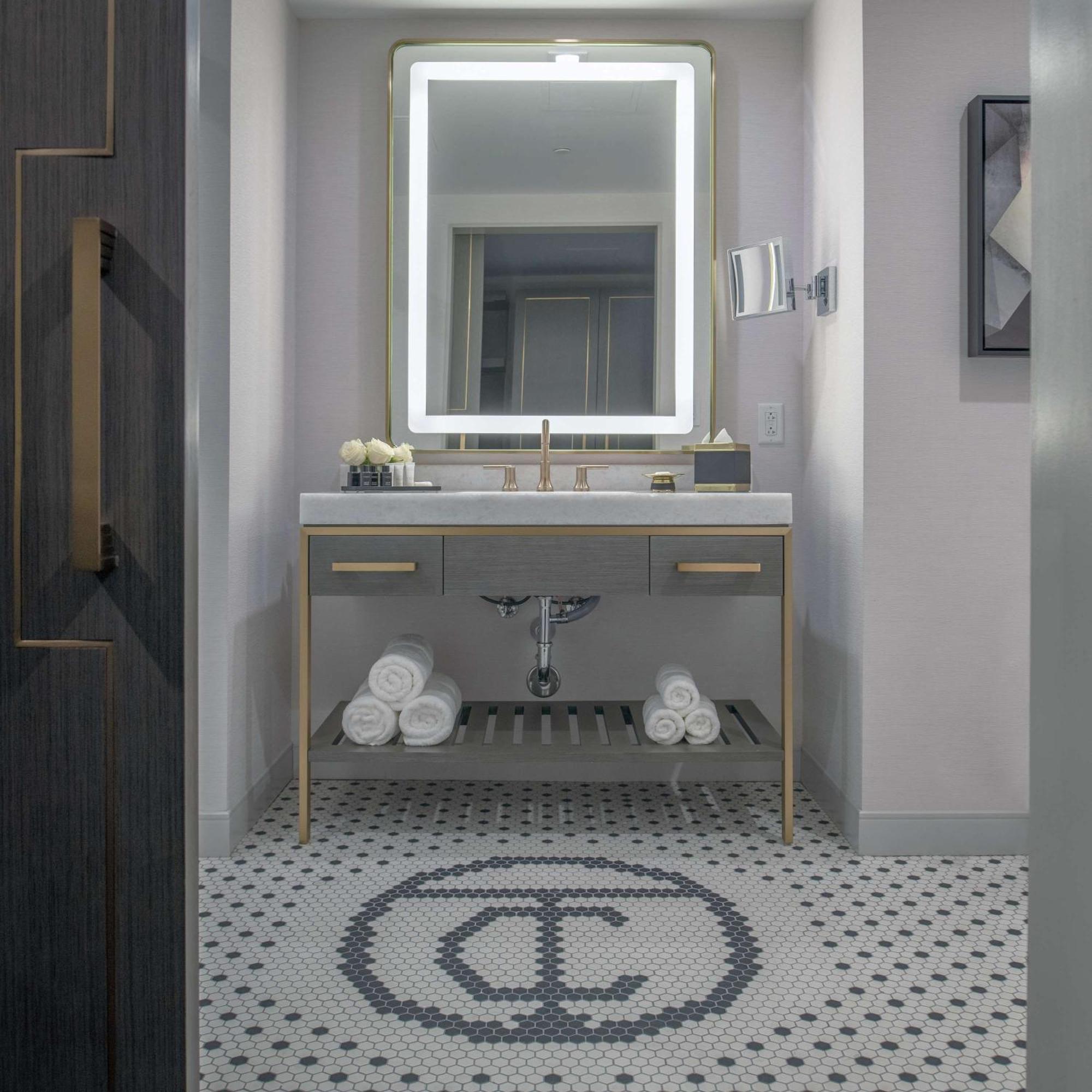 Club Curio Collection By Hilton Hotel Tulsa