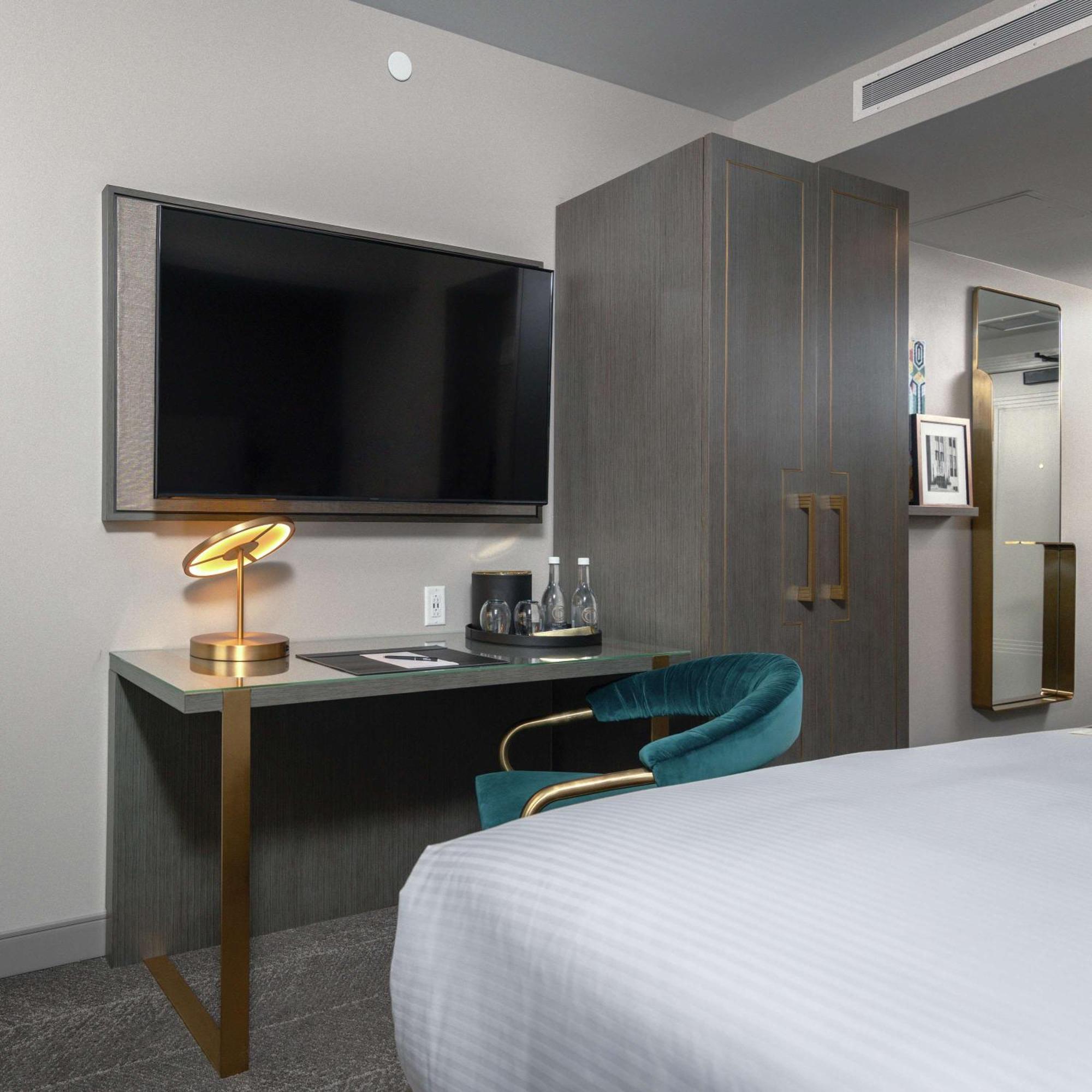 Club Curio Collection By Hilton