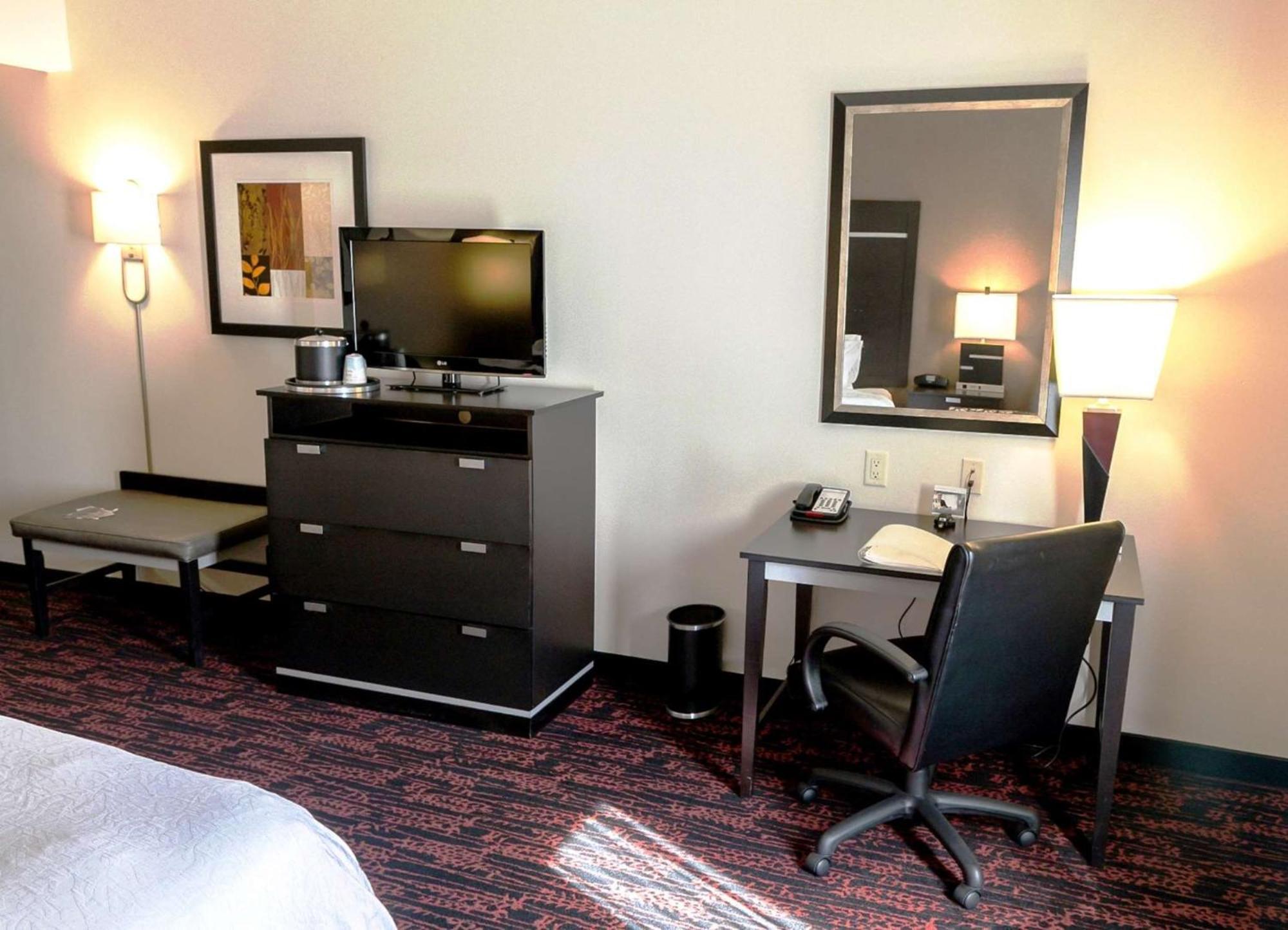 Hampton & Tulsa/tulsa Hills Hotel 3*