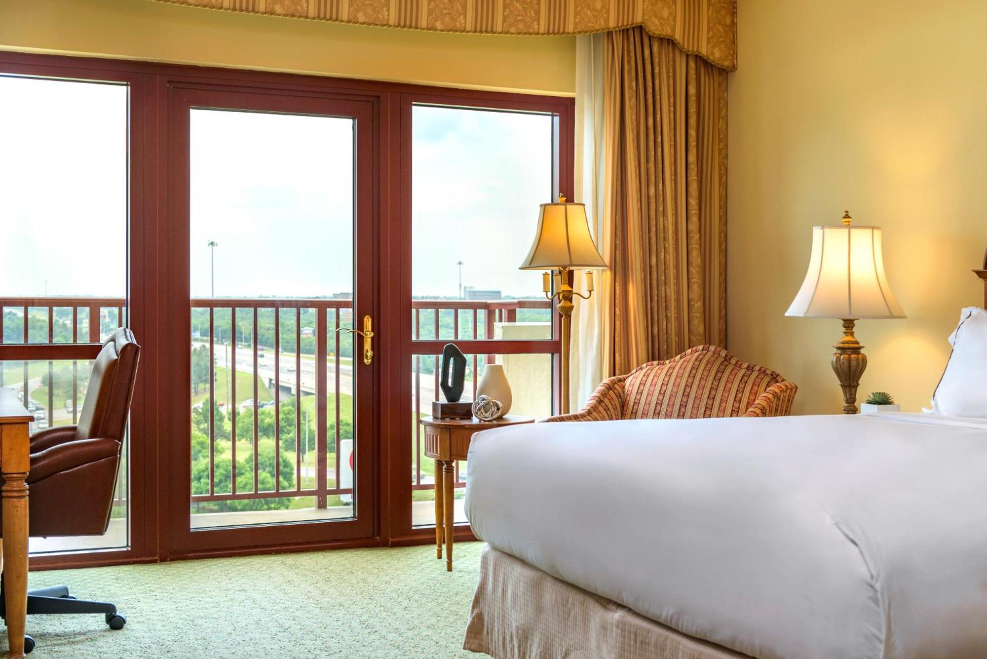 Renaissance & Convention Center 4* Tulsa