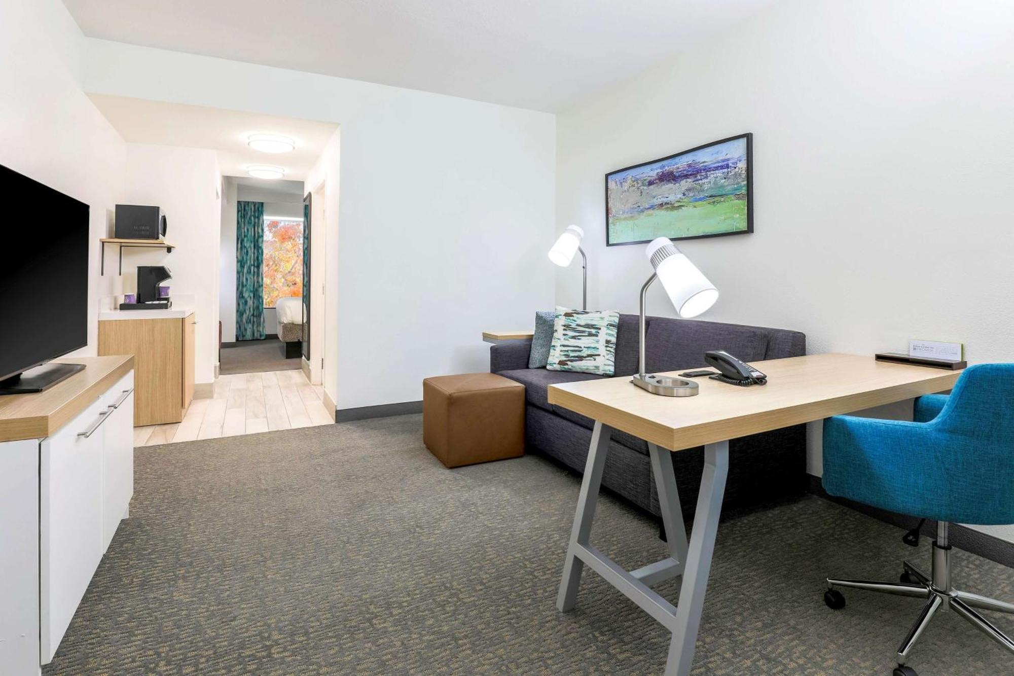Hilton Garden South 3*