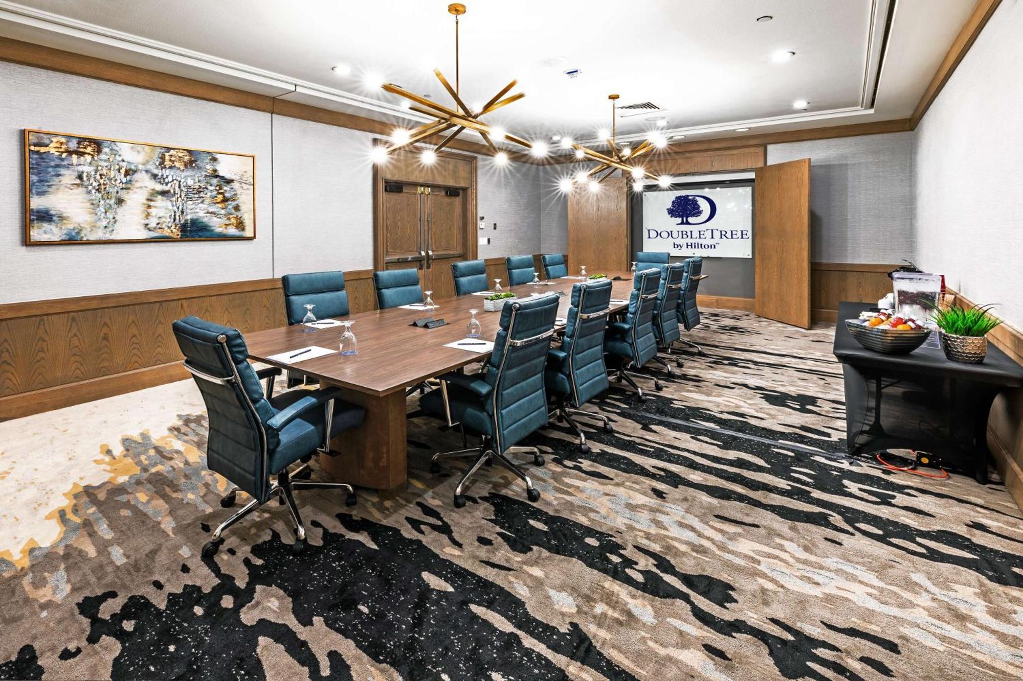 Doubletree By Hilton At Warren Place