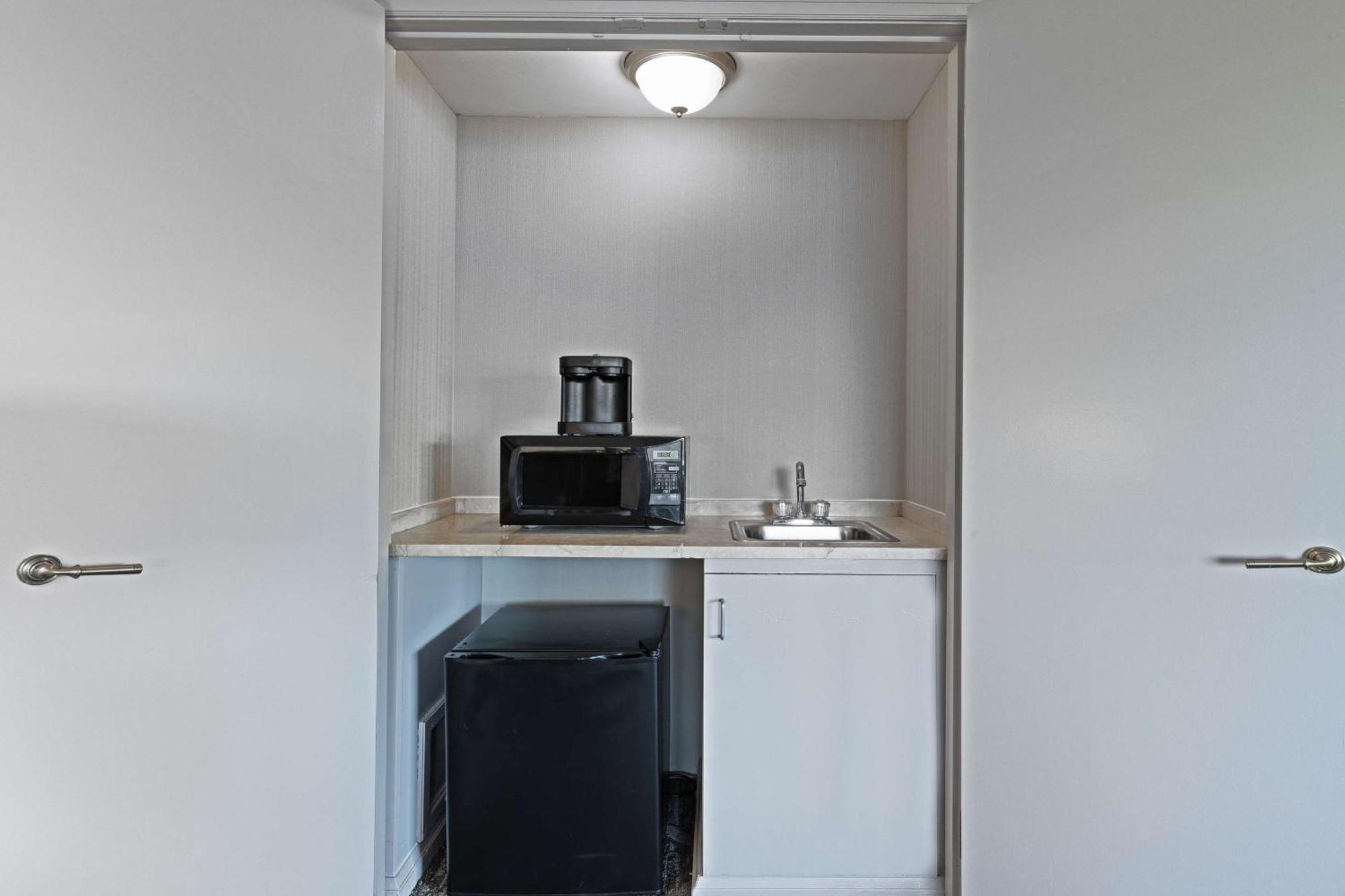Doubletree By Hilton At Warren Place Hotel 3*