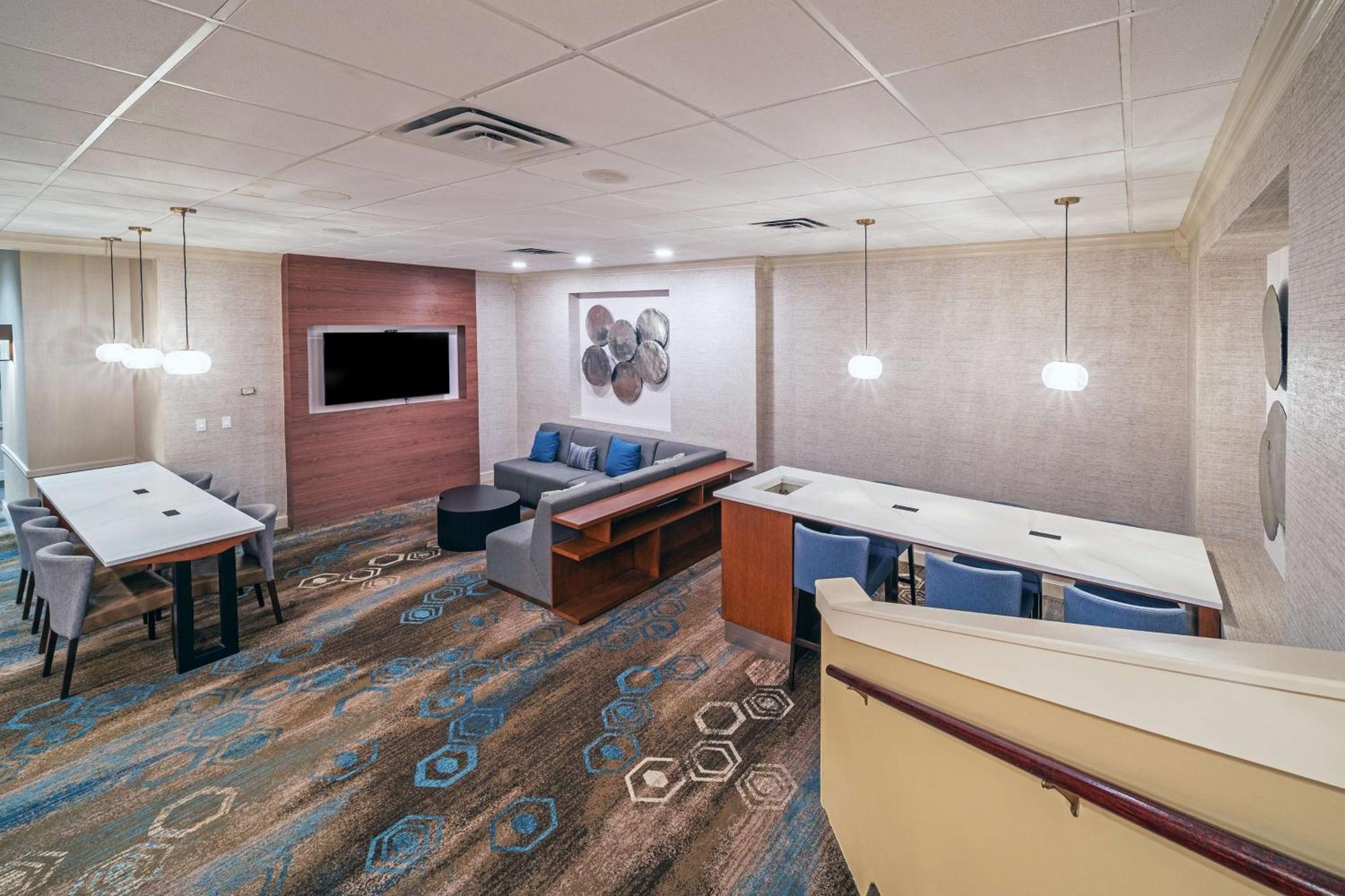 Hotel Doubletree By Hilton Downtown 4*