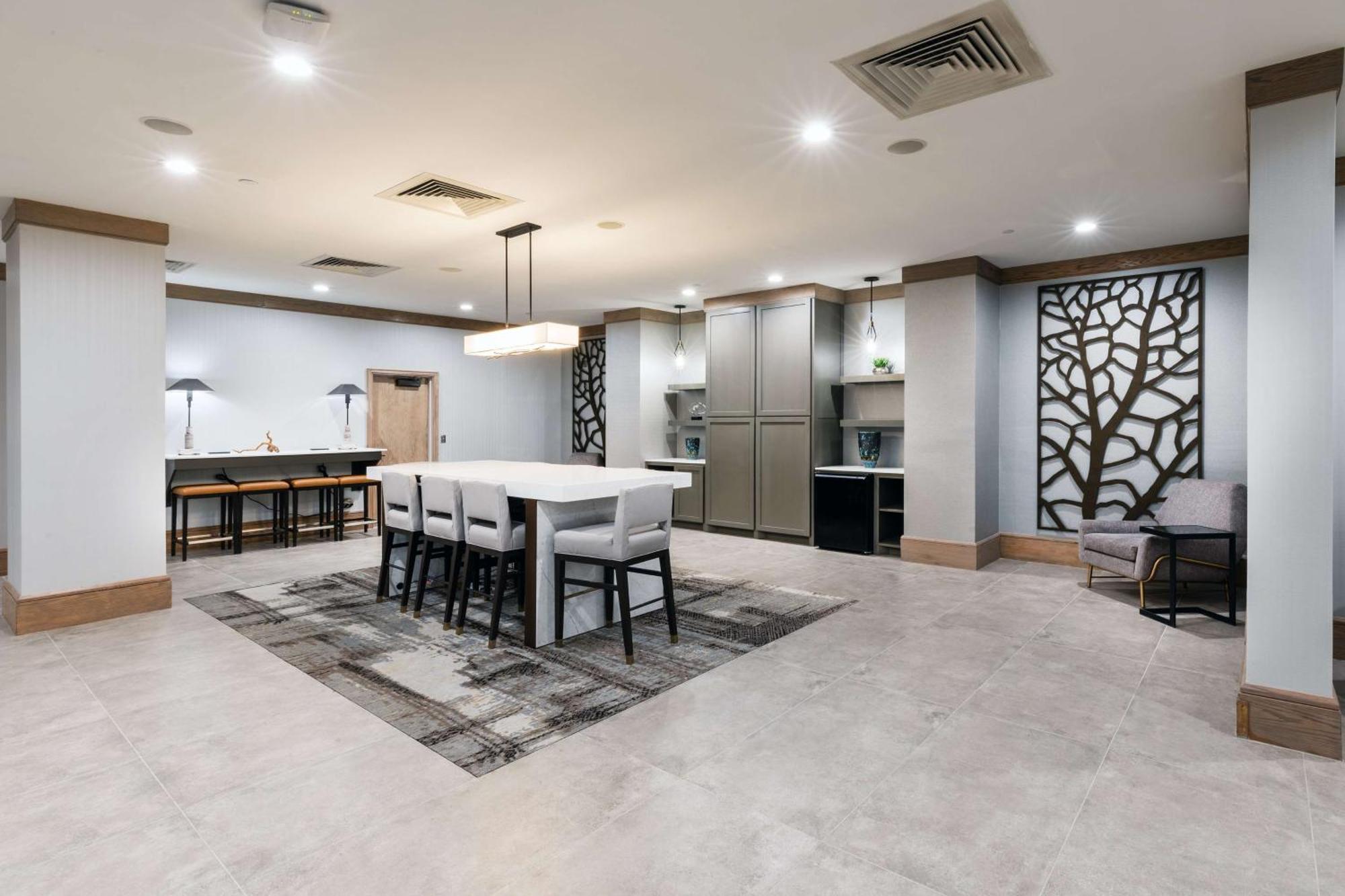 Doubletree By Hilton At Warren Place Tulsa
