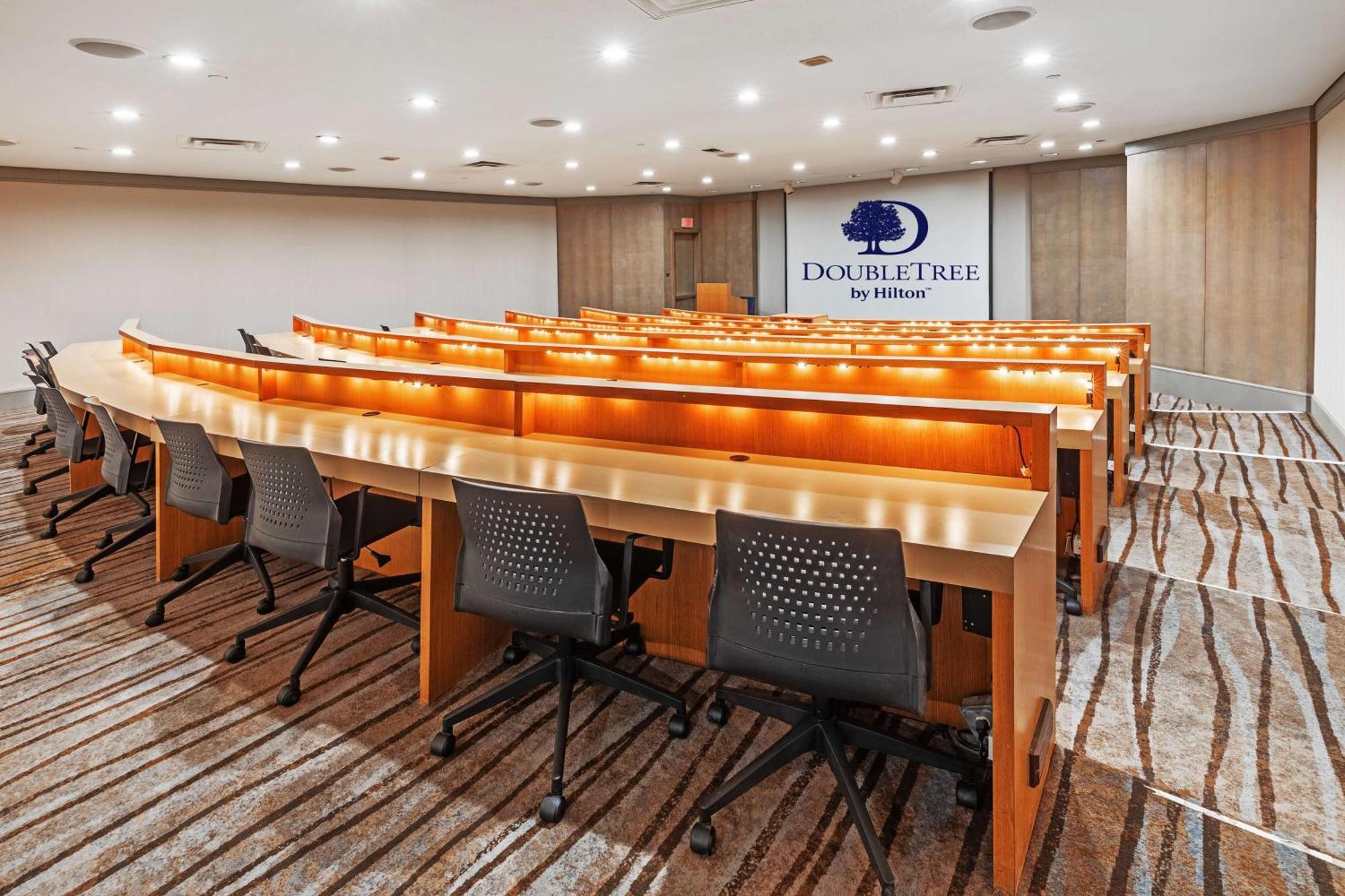 Doubletree By Hilton At Warren Place