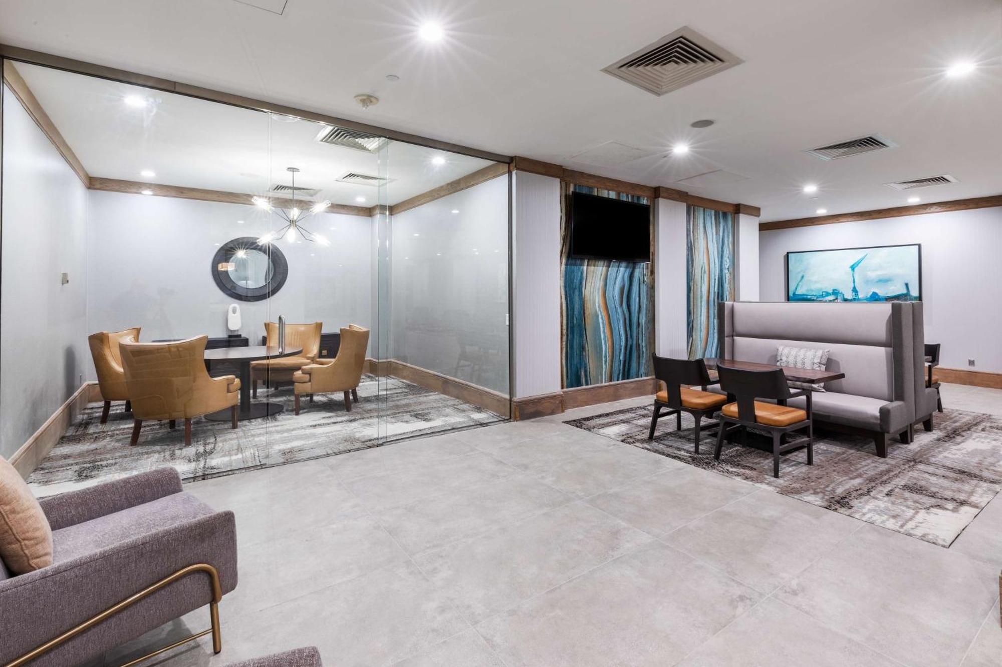Hotel Doubletree By Hilton At Warren Place Tulsa