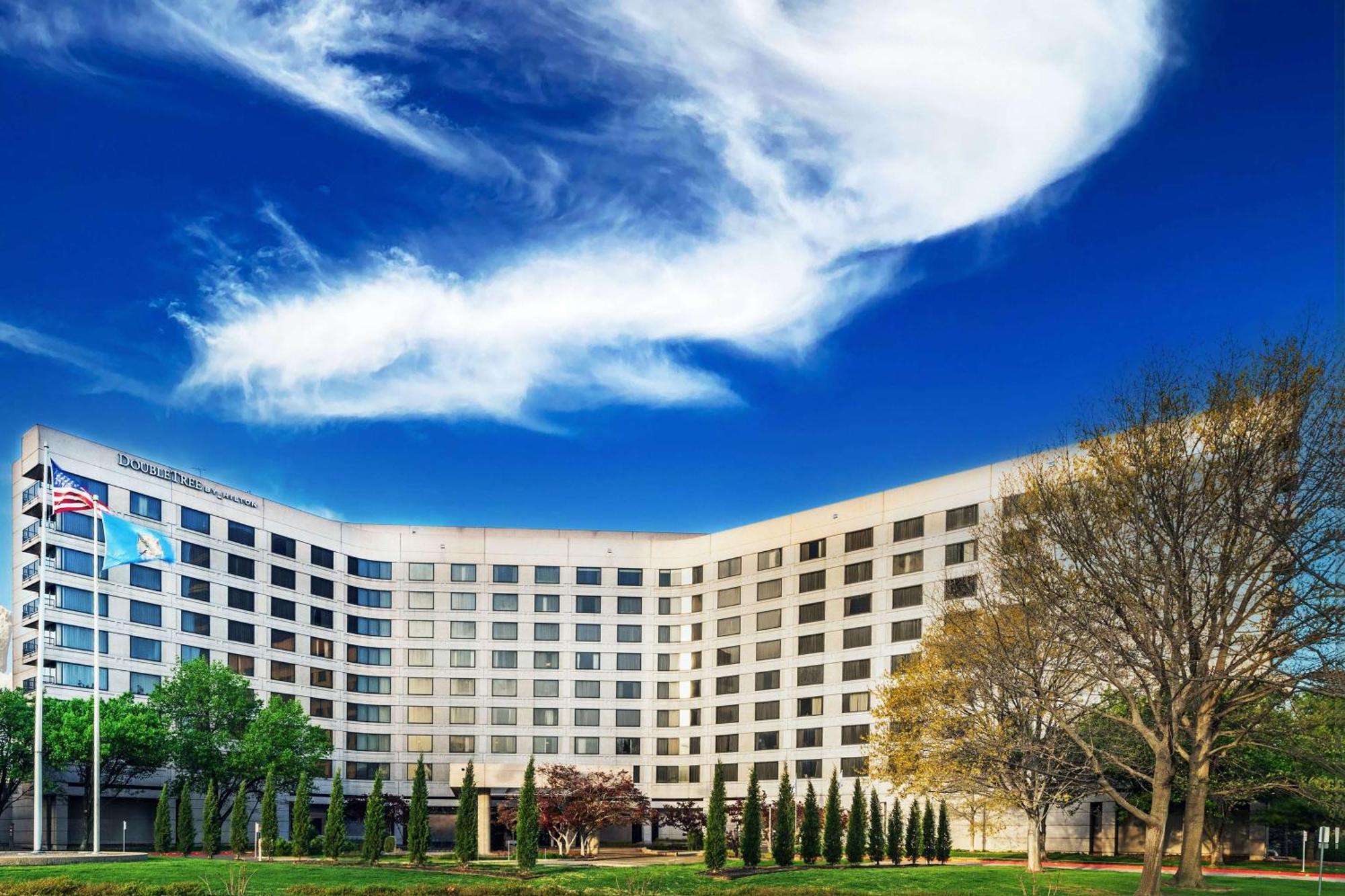 Hotel Doubletree By Hilton At Warren Place Tulsa