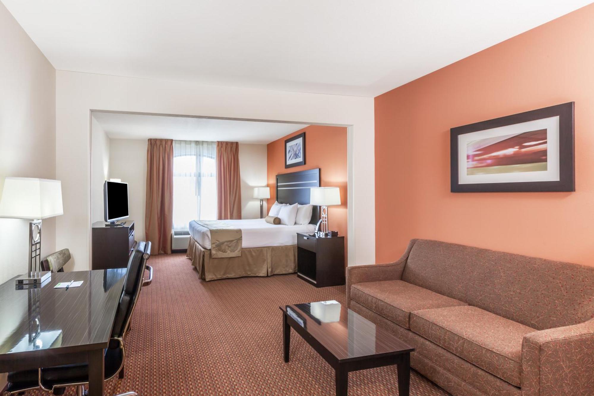 Hotel La Quinta & By Wyndham Midtown 3*