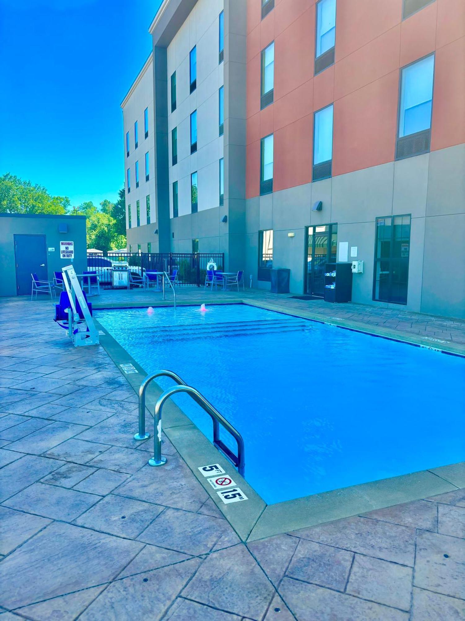 Hotel Express & East - Catoosa By Ihg 3*