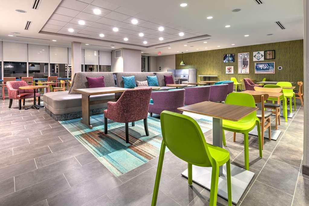 Hotel Home2 By Hilton Airport *