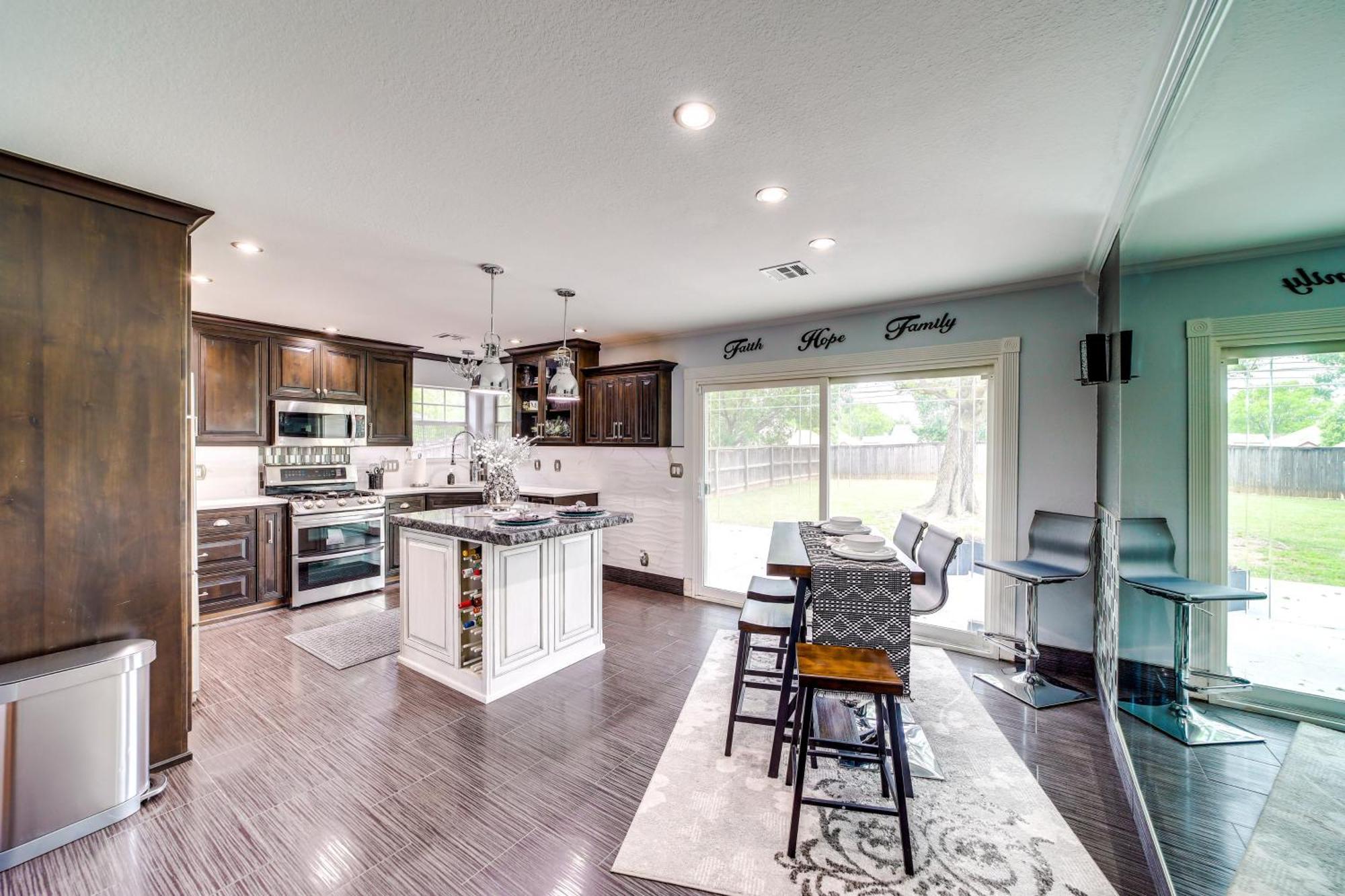 Peace And Tranquility Home, 2 Mi To Downtown Holiday home Tulsa