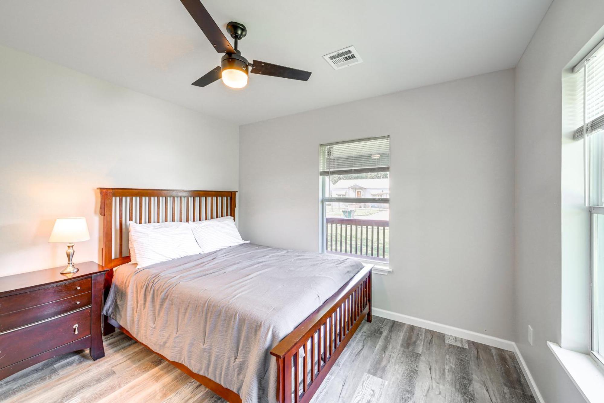 Remodeled House With Yard About 4 Mi To Downtown! Holiday home