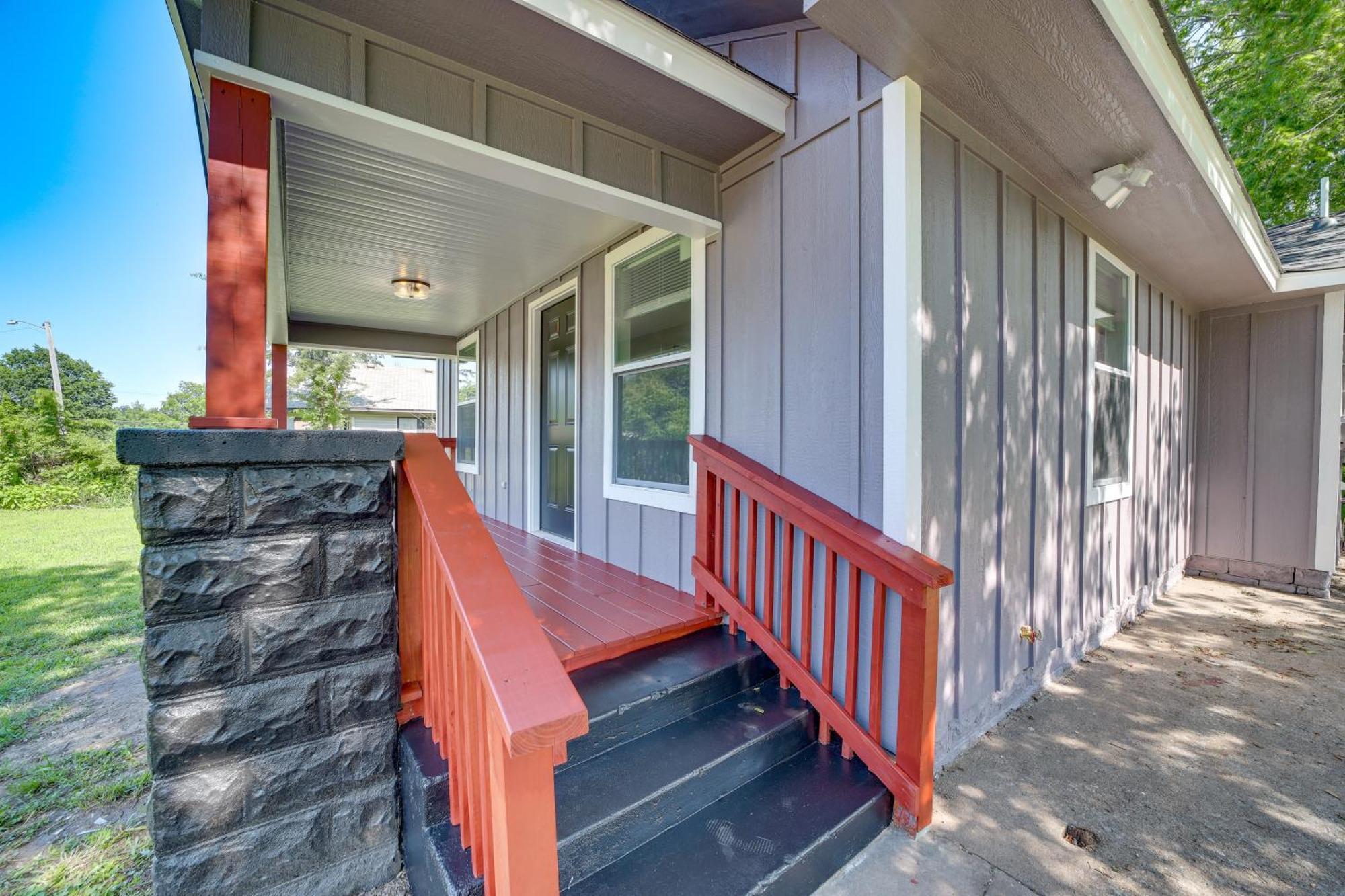 Remodeled House With Yard About 4 Mi To Downtown! Tulsa