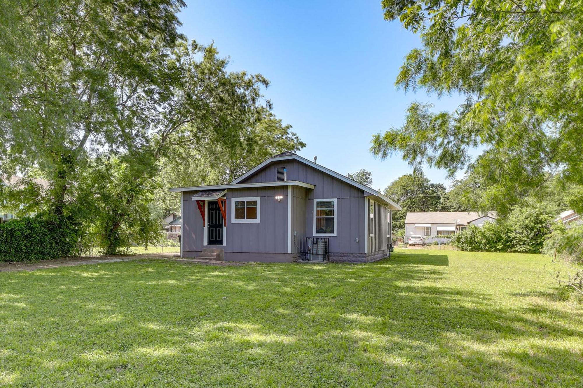 Remodeled House With Yard About 4 Mi To Downtown!