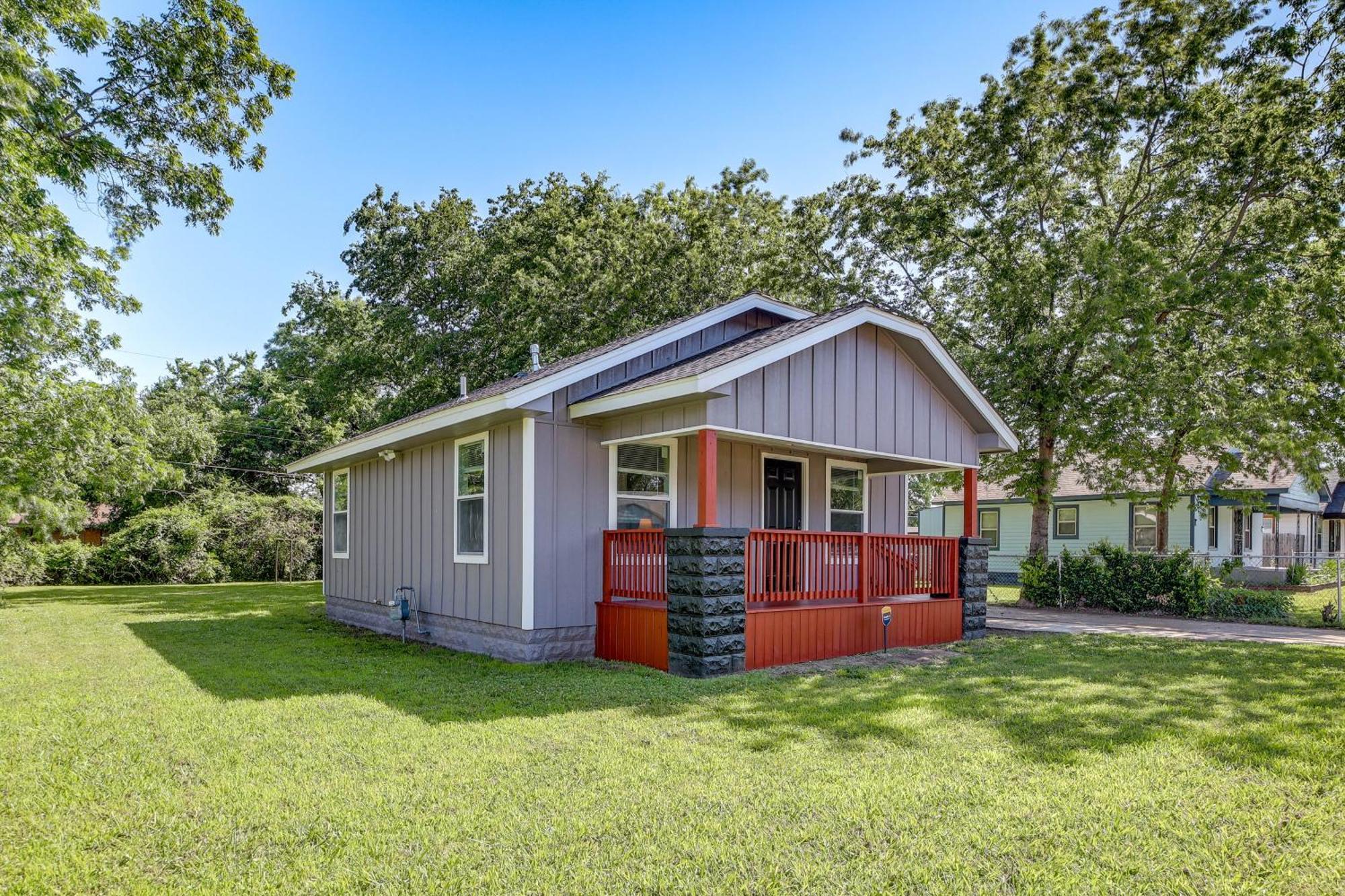 Remodeled House With Yard About 4 Mi To Downtown! Holiday home
