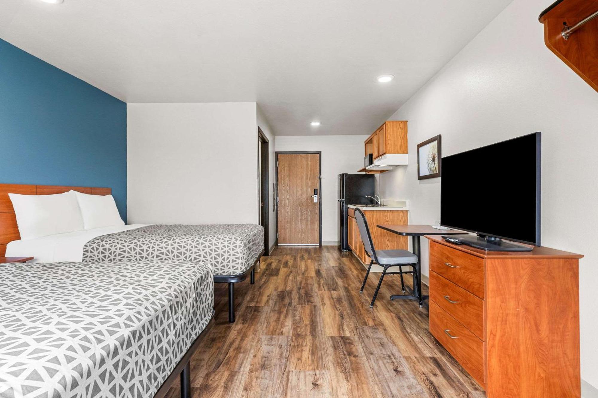 Woodspring Hotel 2*