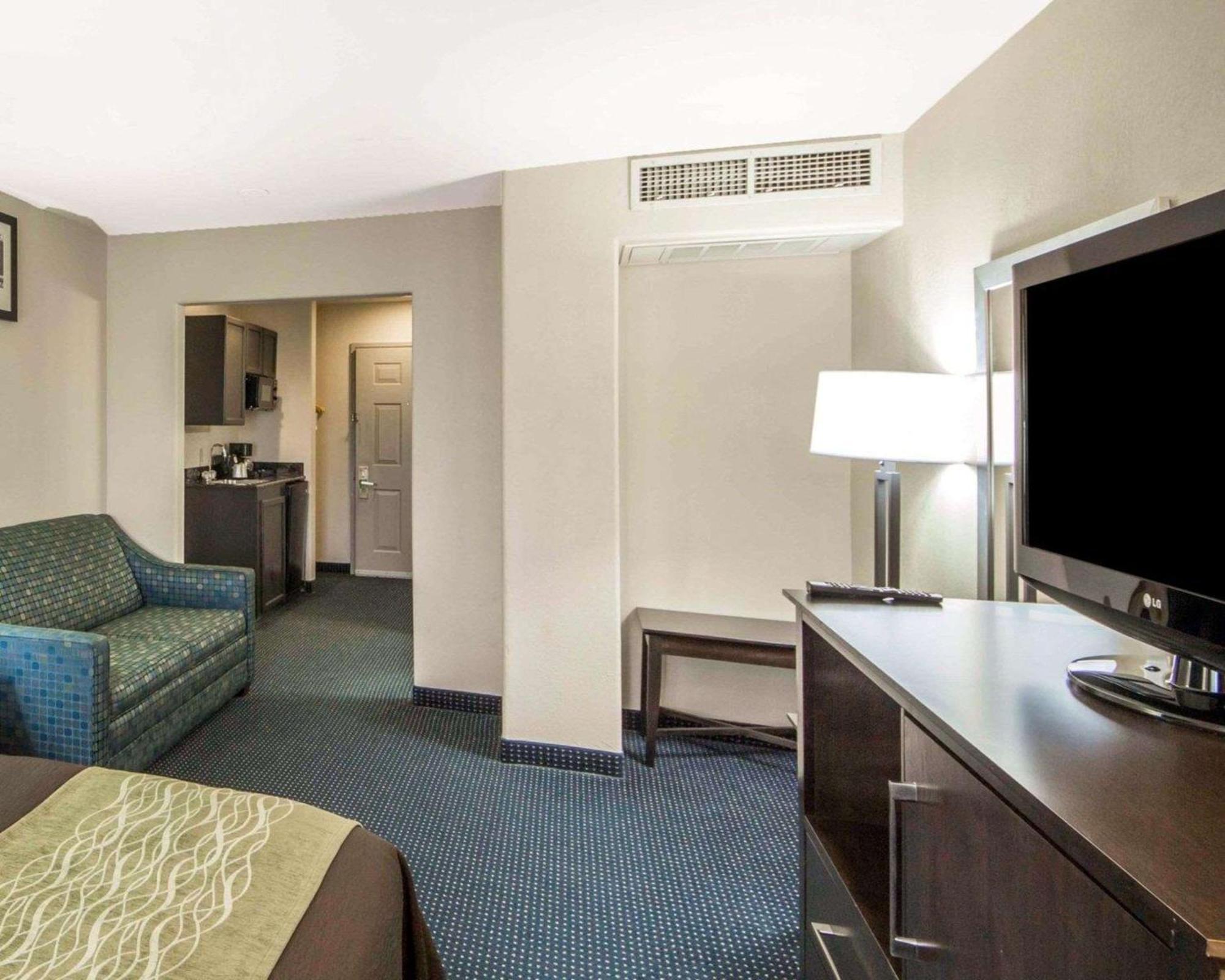 Inn Quality Tulsa-downtown West 3*