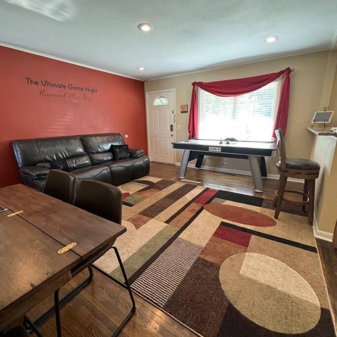 Holiday home The Ultimate Game Night - Reconnect Play Tulsa