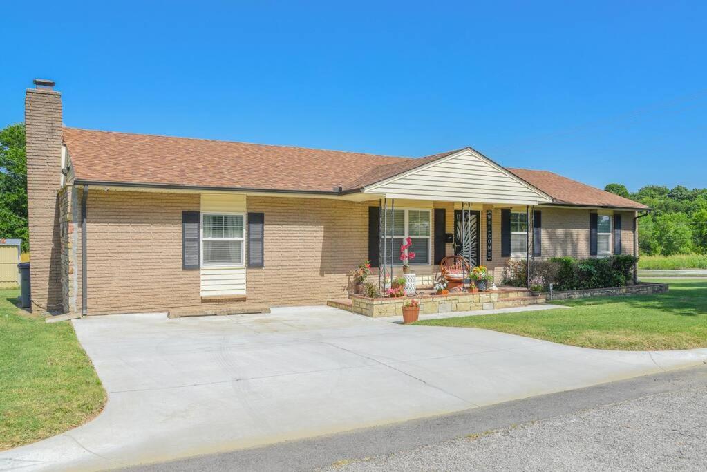The Ultimate Game Night - Reconnect Play Holiday home Tulsa