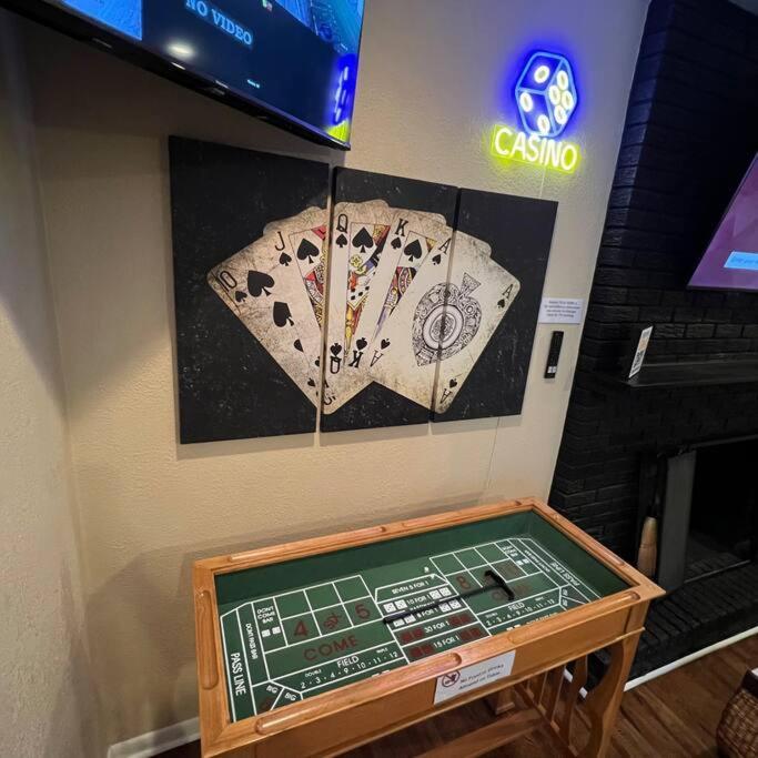 Holiday home The Ultimate Game Night - Reconnect Play Tulsa