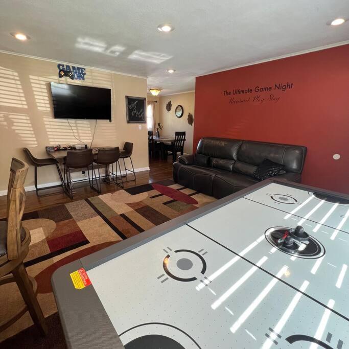 The Ultimate Game Night - Reconnect Play Holiday home *