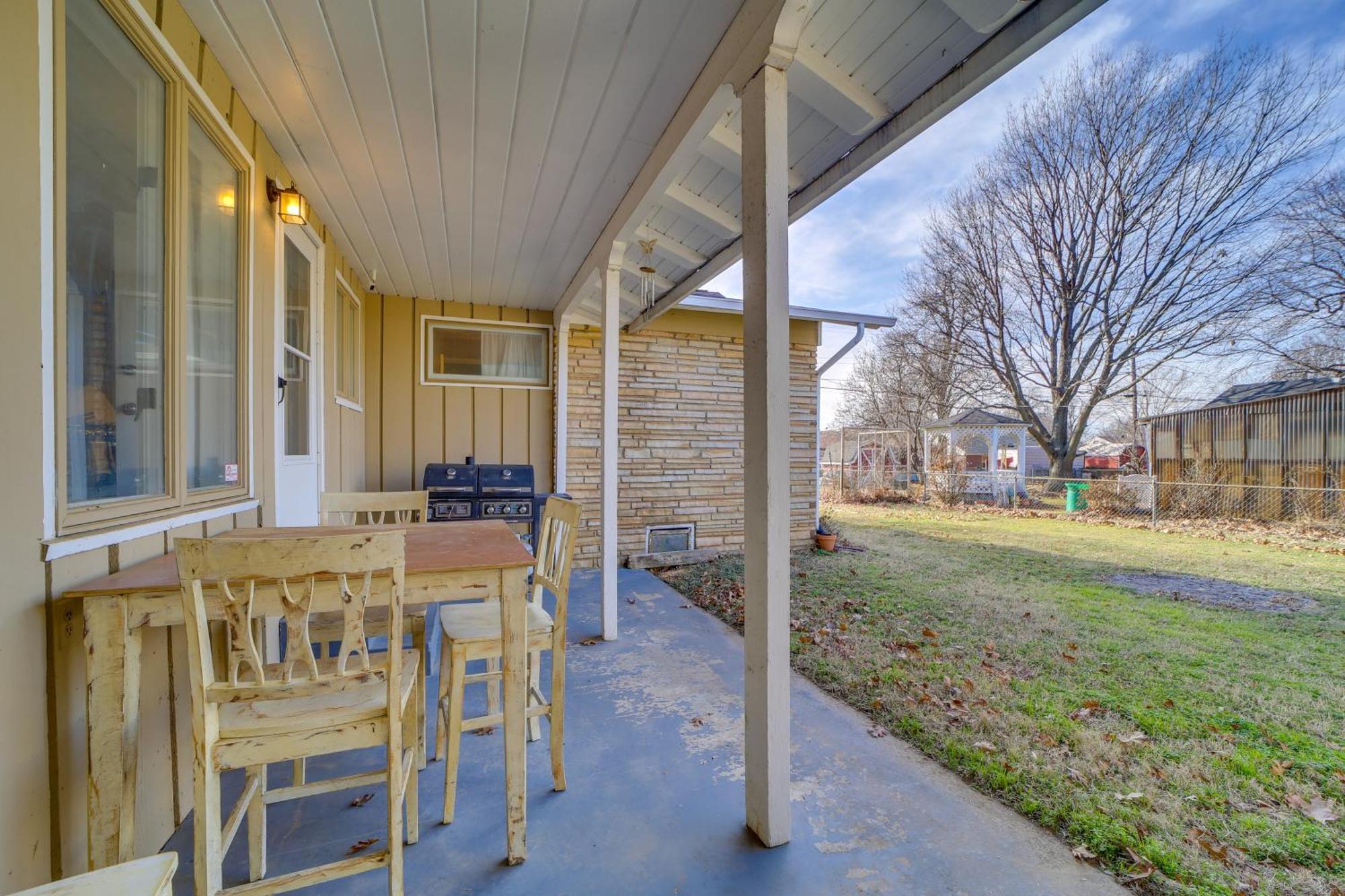 Holiday home With Yard 5 Mi To Downtown!