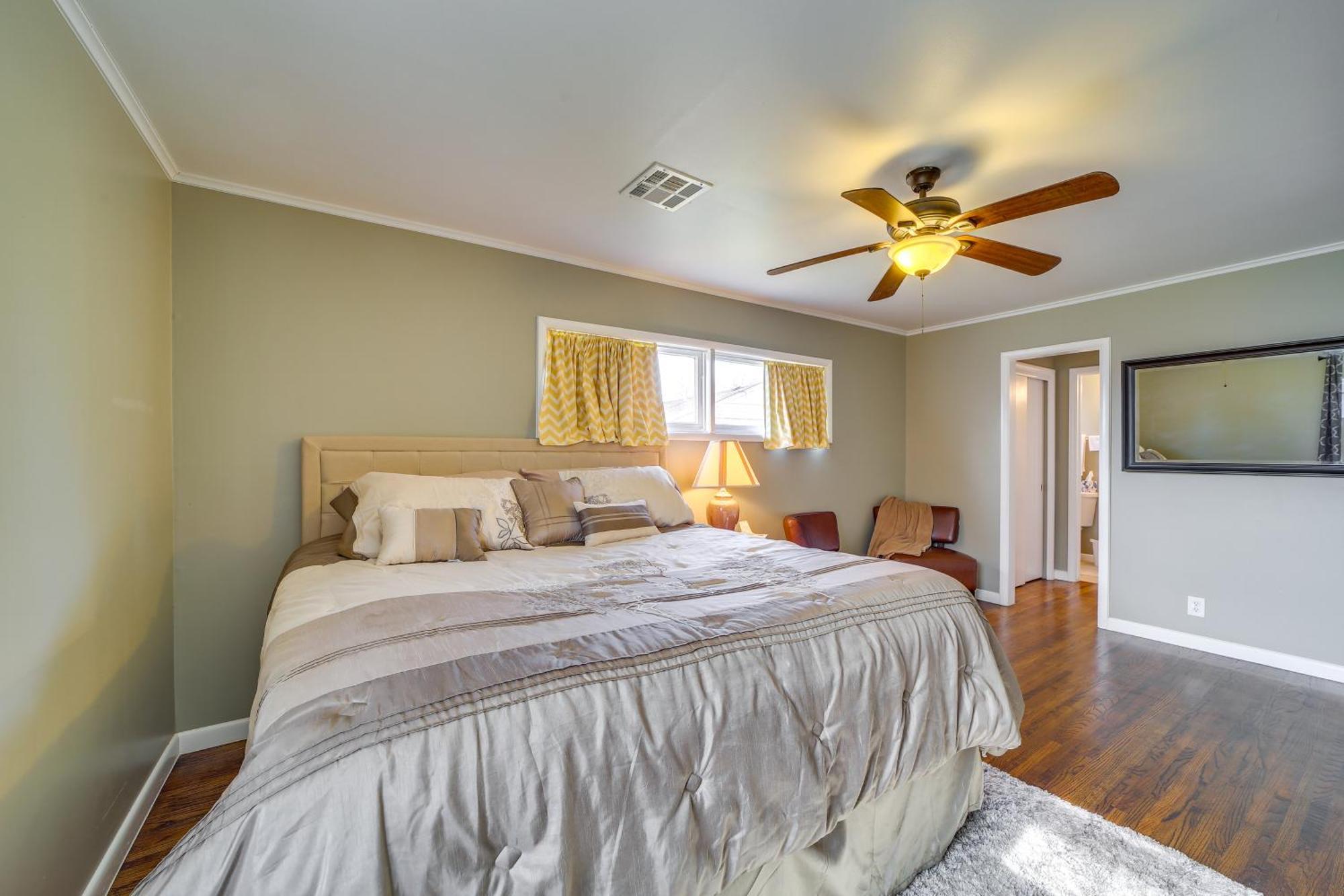 Holiday home With Yard 5 Mi To Downtown!