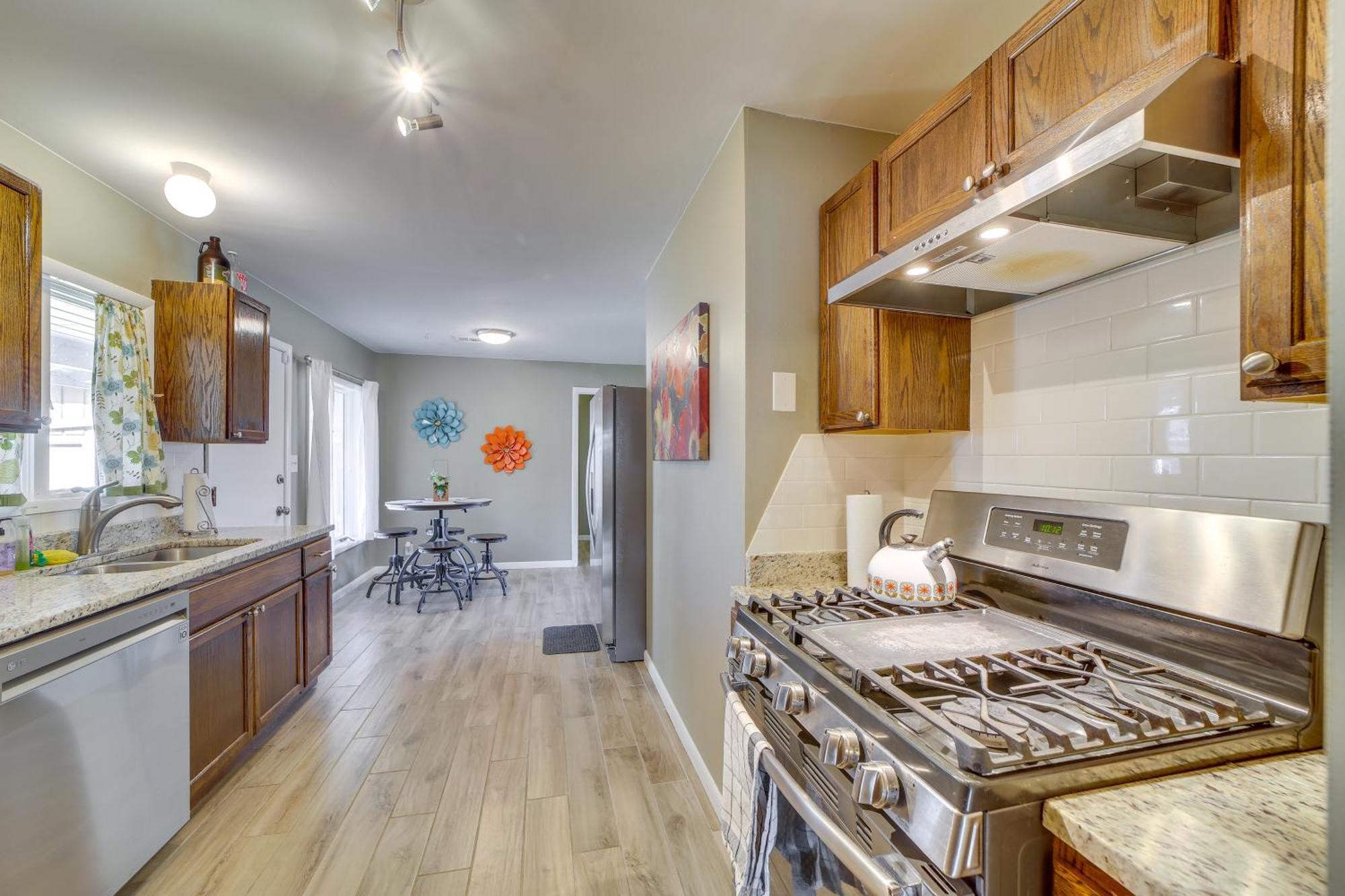 Holiday home With Yard 5 Mi To Downtown!