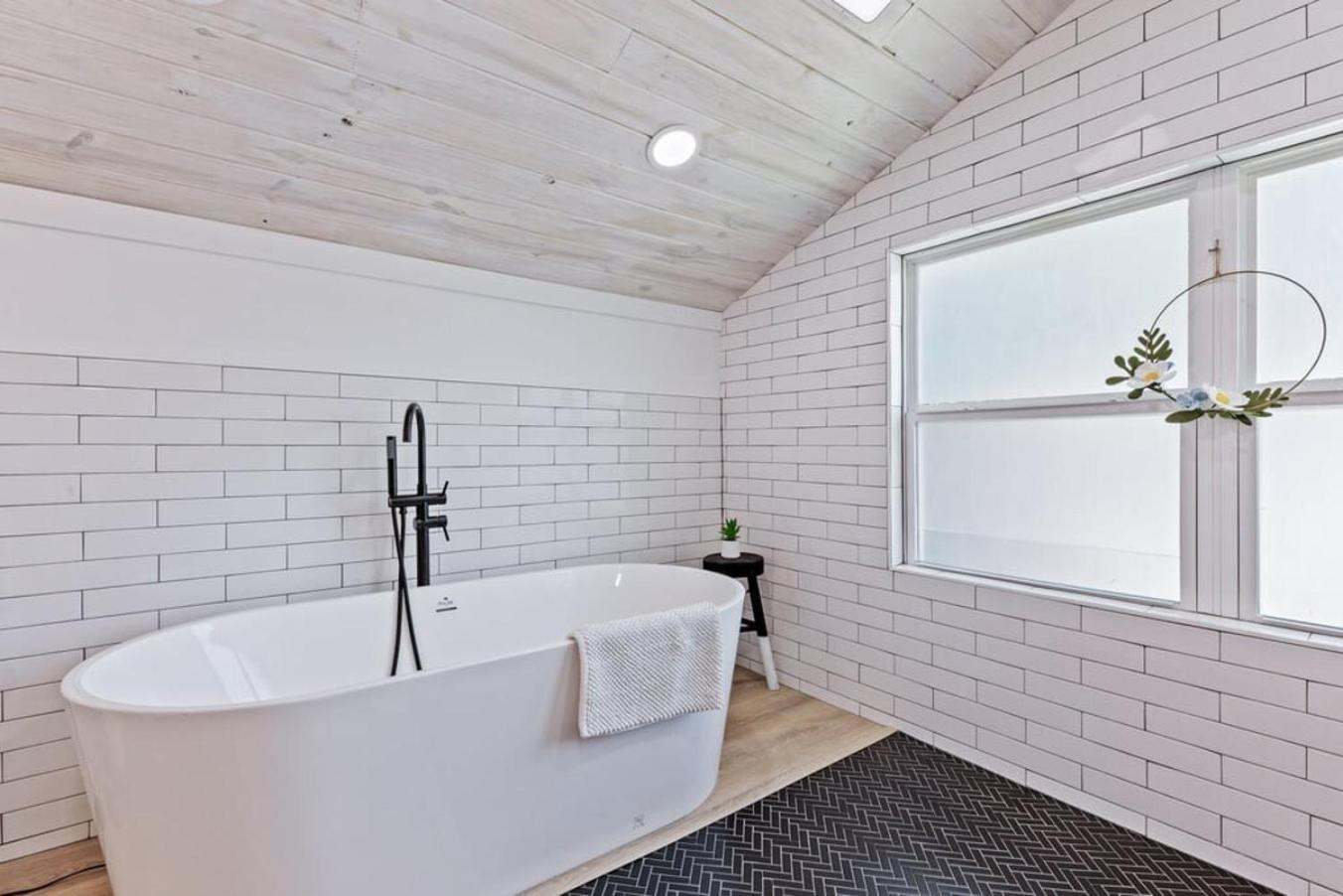 Midtown Masterpiece Whot Tub, Pets By Hvnlyhomes * Tulsa