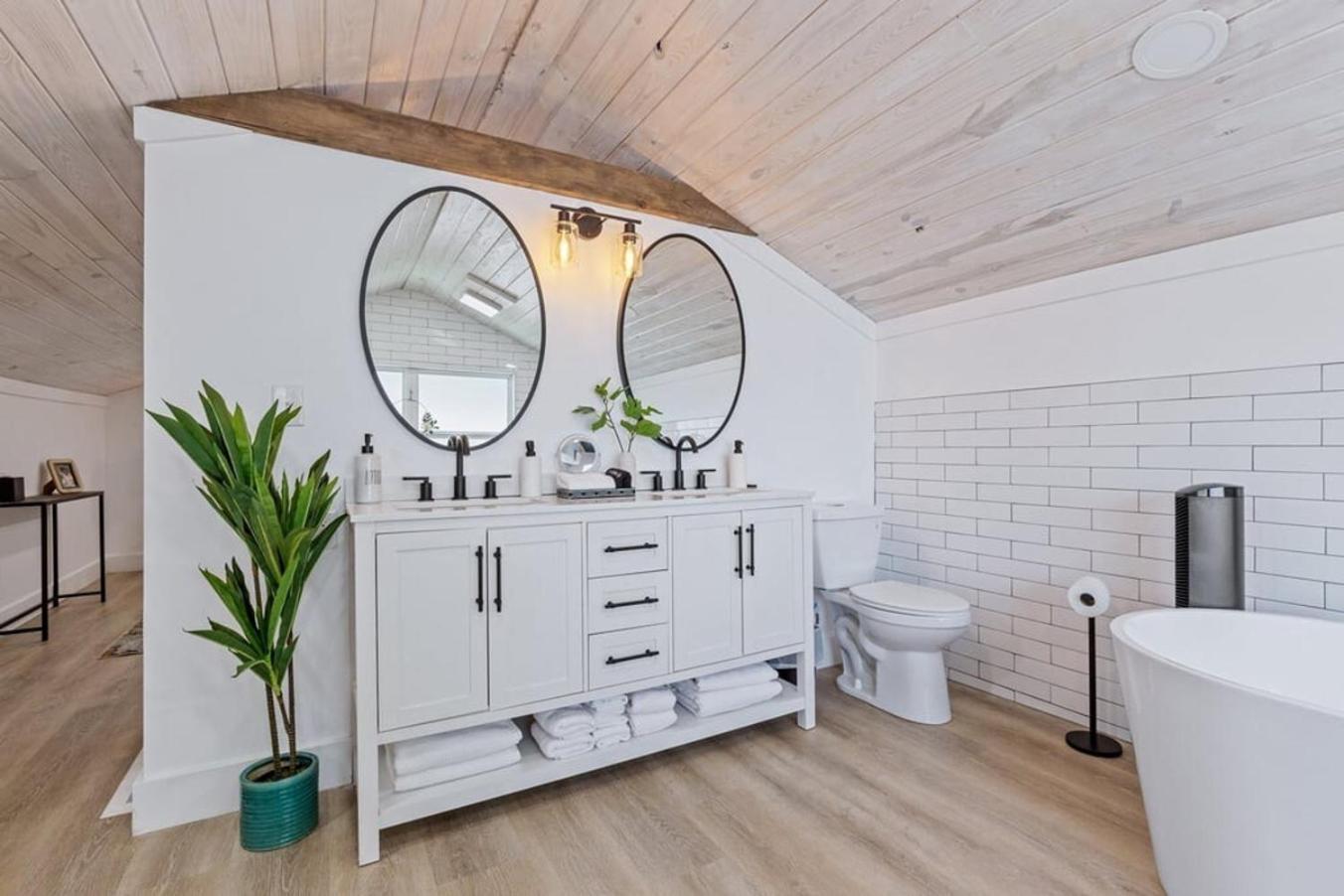 Midtown Masterpiece Whot Tub, Pets By Hvnlyhomes Tulsa