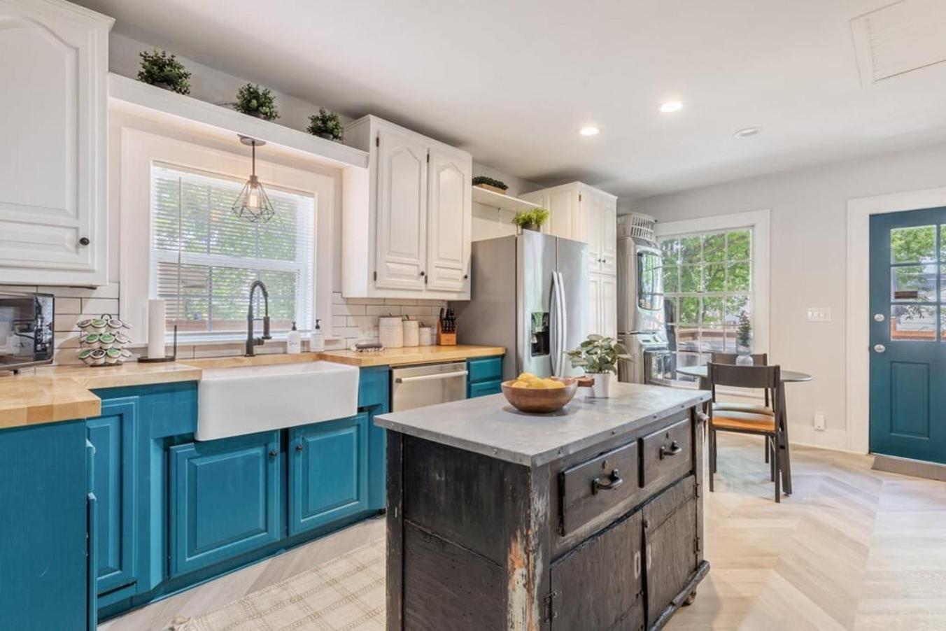 Midtown Masterpiece Whot Tub, Pets By Hvnlyhomes Holiday home *