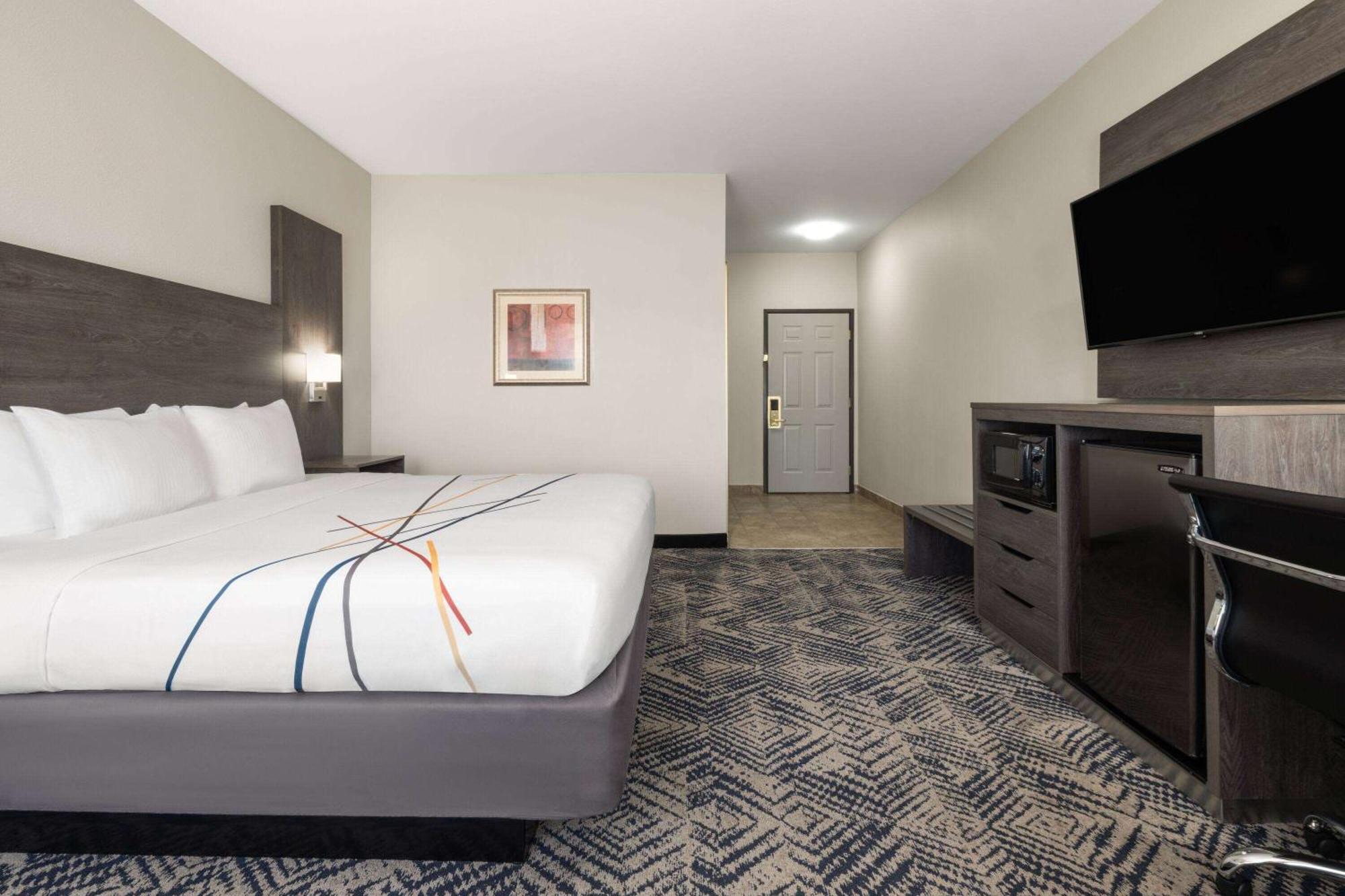 La Quinta By Wyndham Airport / Expo Square Hotel