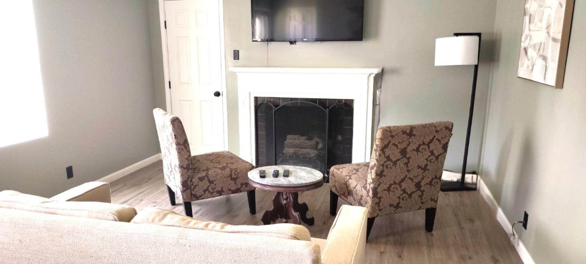 Cozy 2-bedroom, 1-bathroom Haven In Tulsa! Holiday home Tulsa
