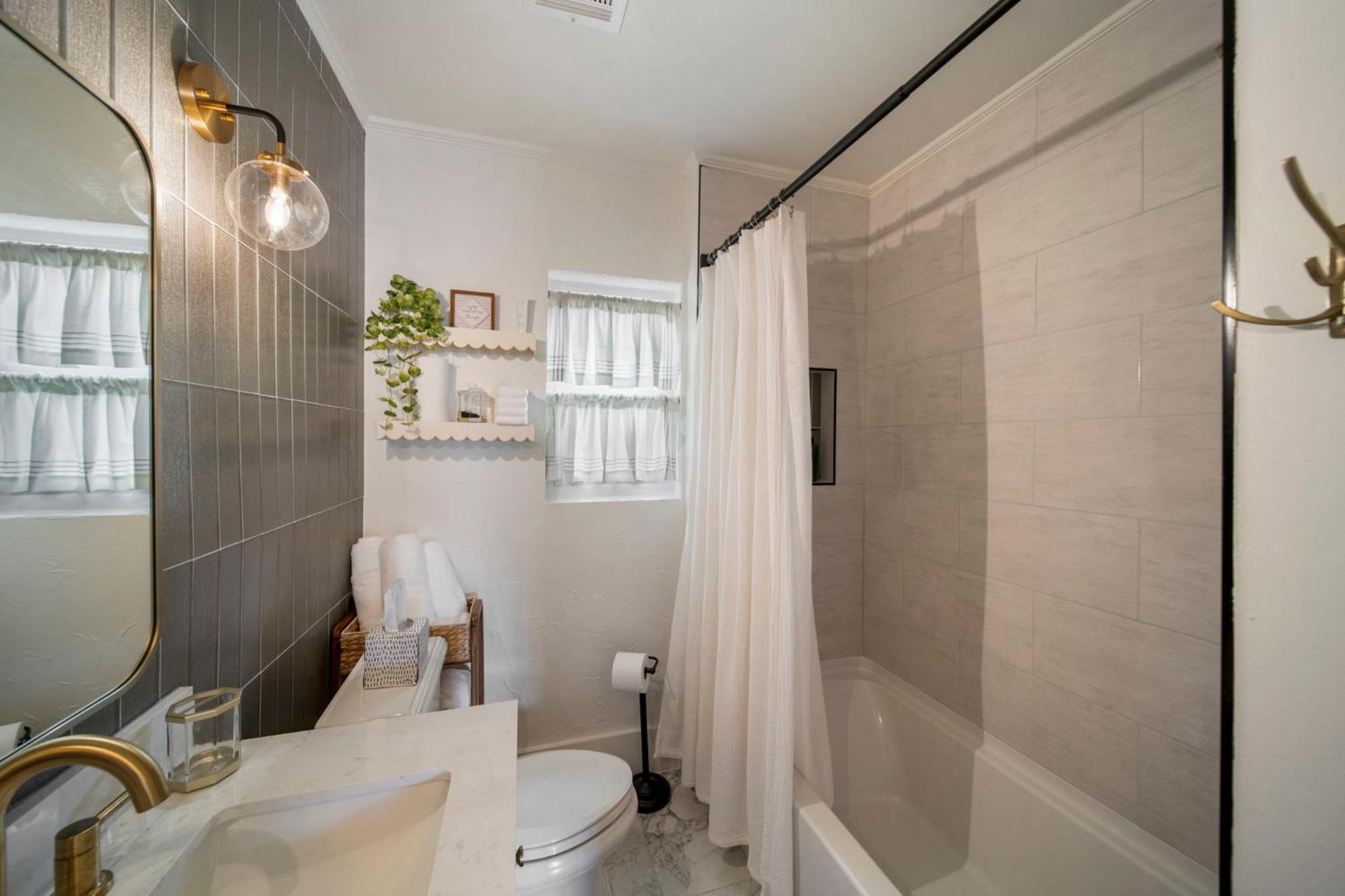 Ivy W Hot Tub By Hvnlyhomes Holiday home Tulsa